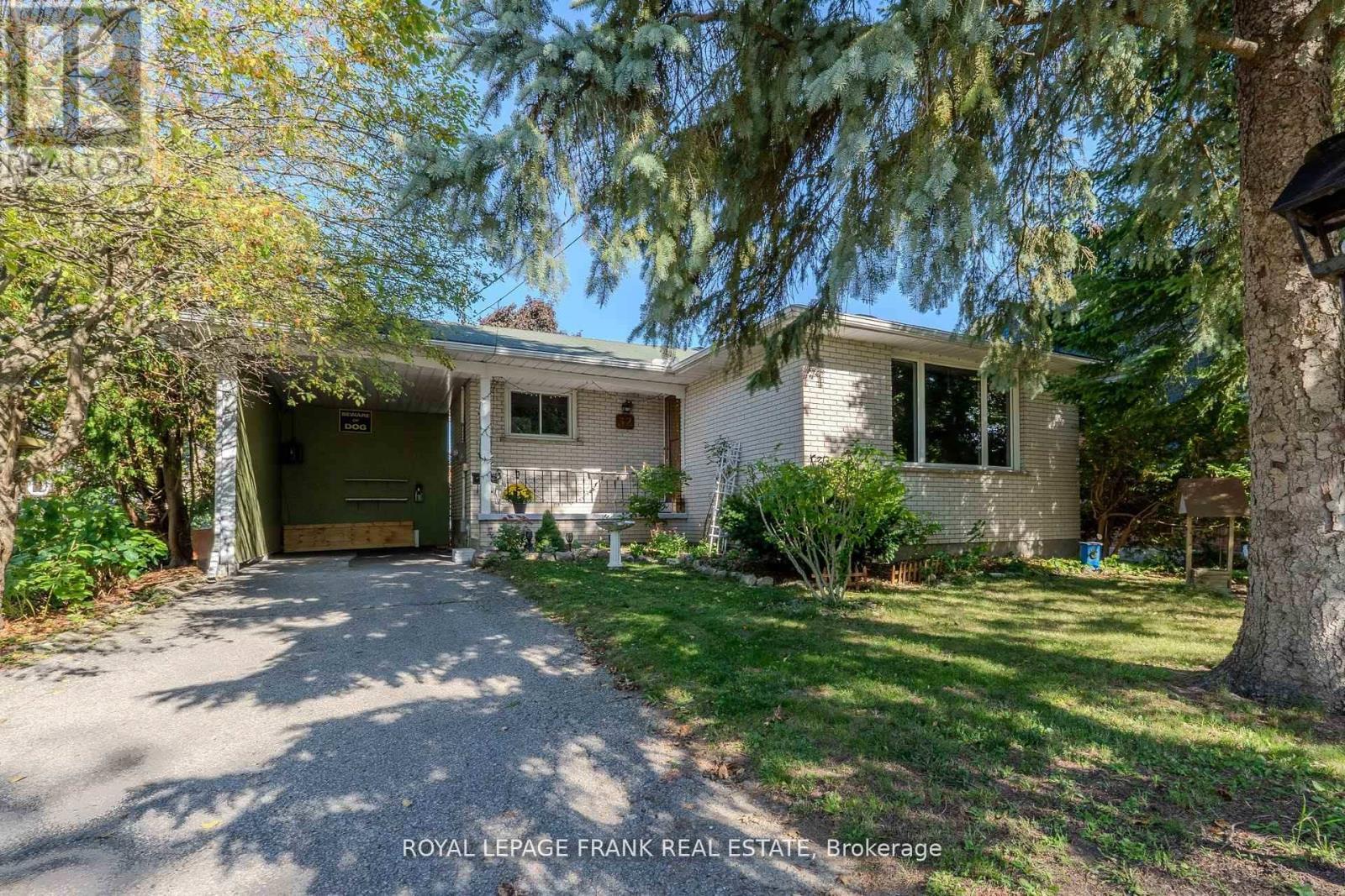 












32 MELBOURNE STREET E

,
Kawartha Lakes (Lindsay),




Ontario
K9V1X7

