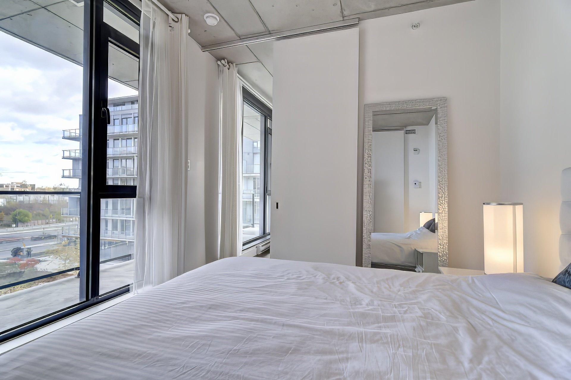 









1900


Rue Suzanne-Coallier

, 406,
Montréal (Saint-Laurent),




QC
H4M0A8

