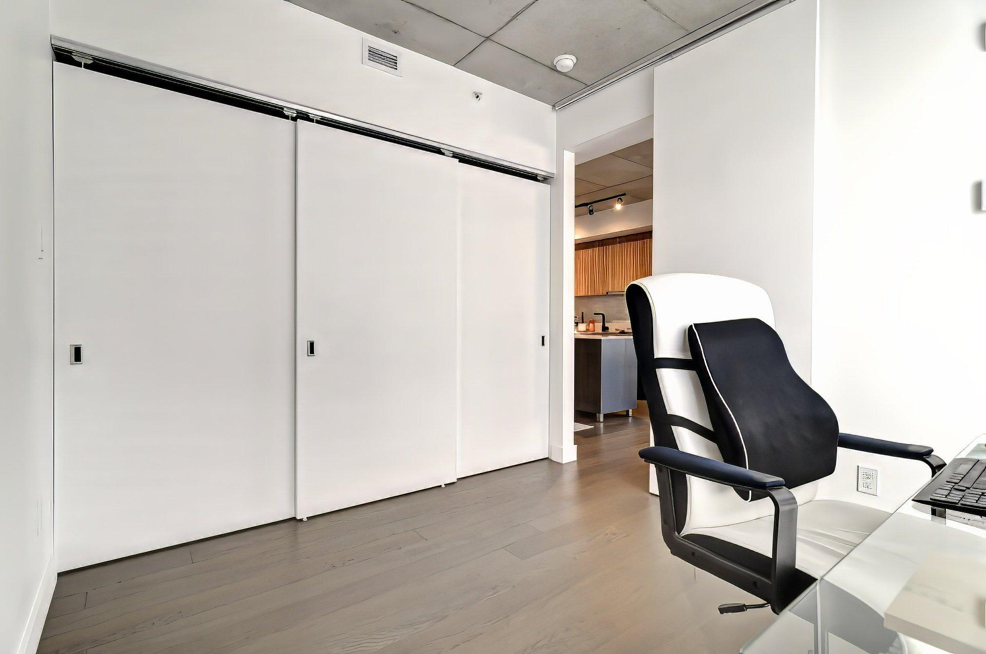 









1900


Rue Suzanne-Coallier

, 406,
Montréal (Saint-Laurent),




QC
H4M0A8

