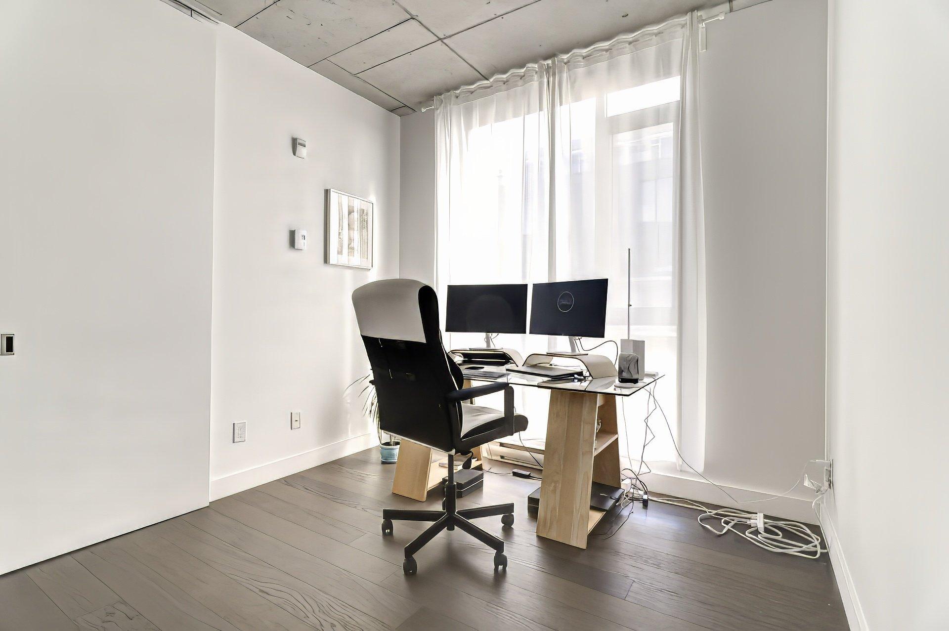 









1900


Rue Suzanne-Coallier

, 406,
Montréal (Saint-Laurent),




QC
H4M0A8

