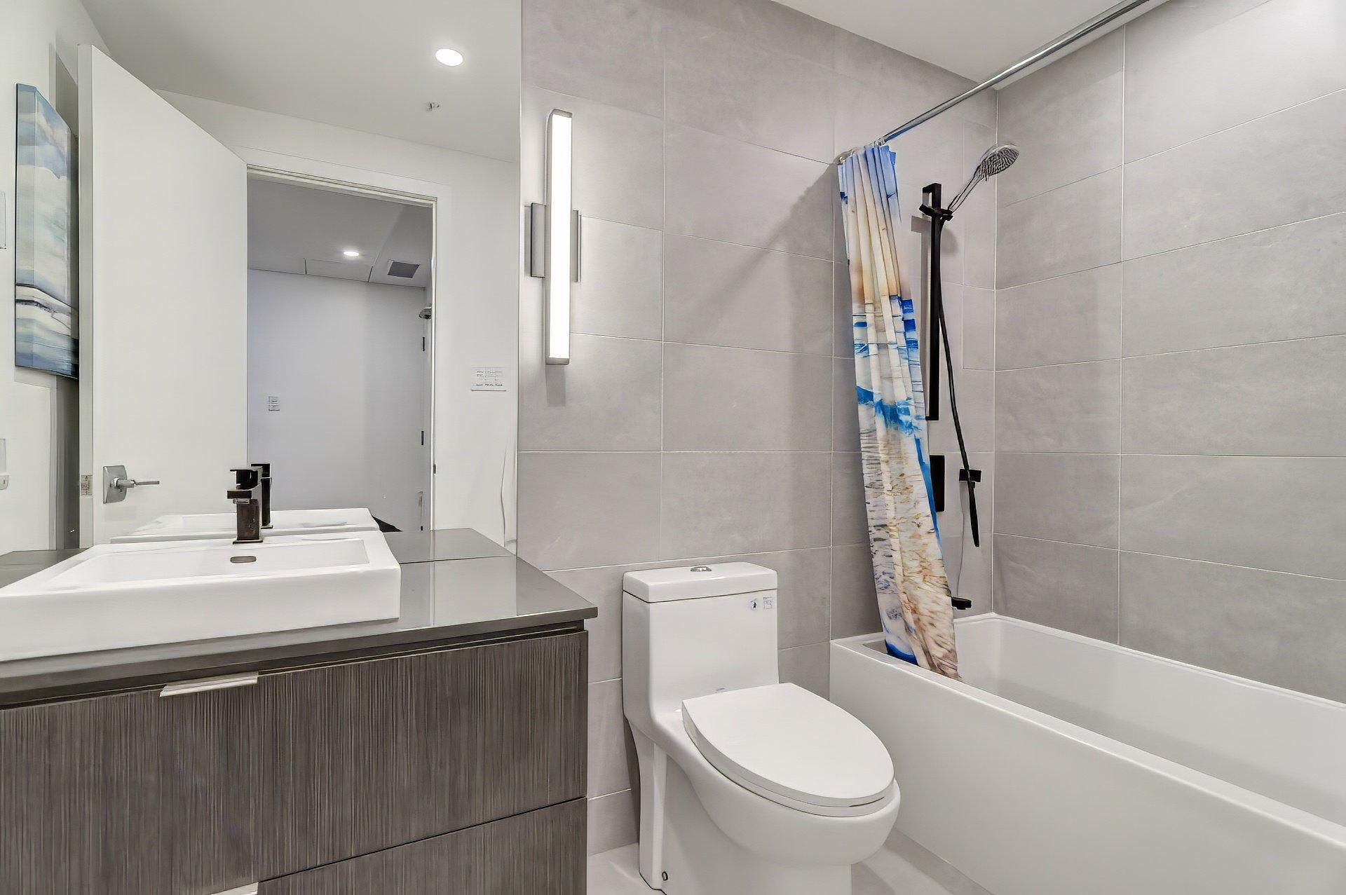 









1900


Rue Suzanne-Coallier

, 406,
Montréal (Saint-Laurent),




QC
H4M0A8

