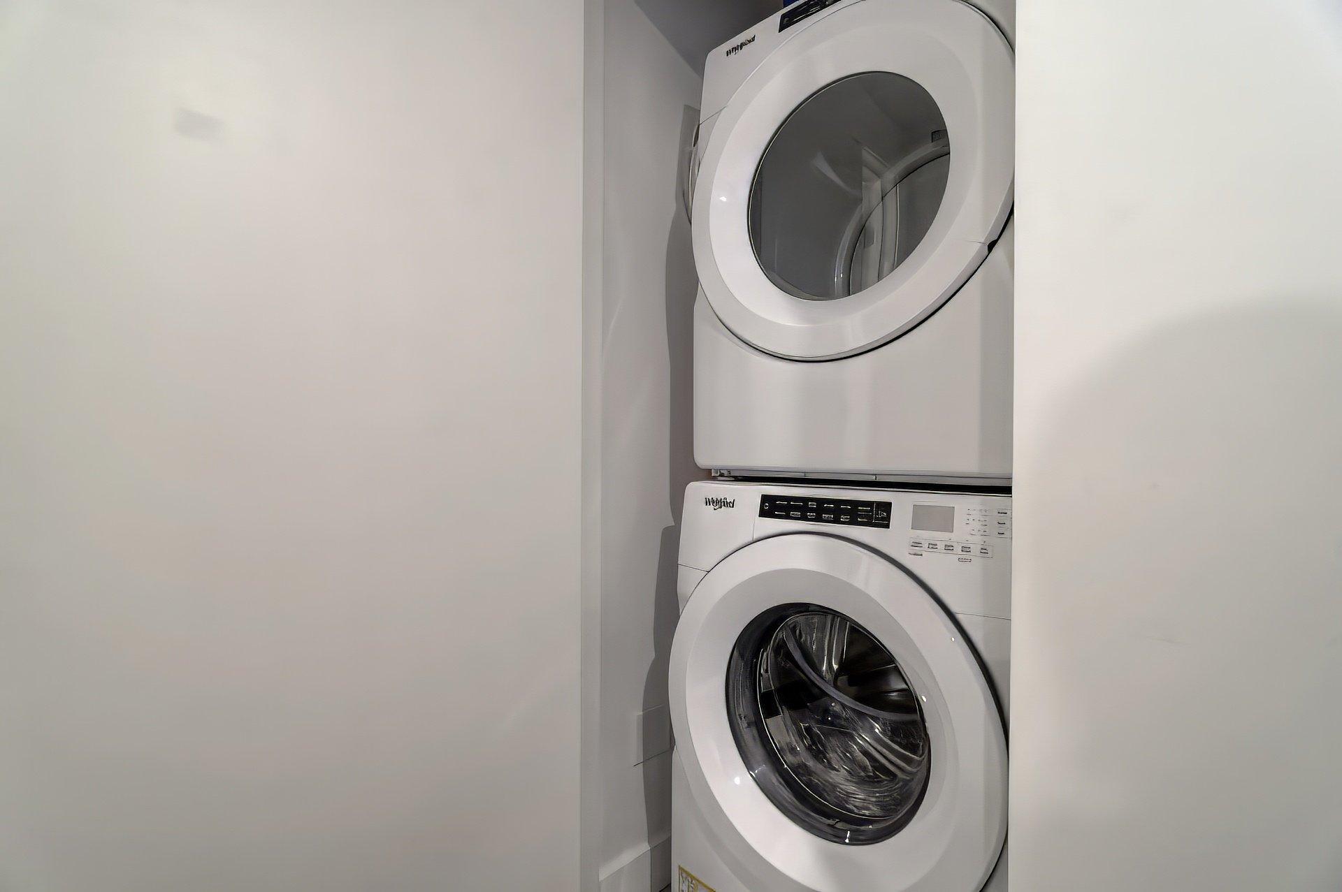 









1900


Rue Suzanne-Coallier

, 406,
Montréal (Saint-Laurent),




QC
H4M0A8

