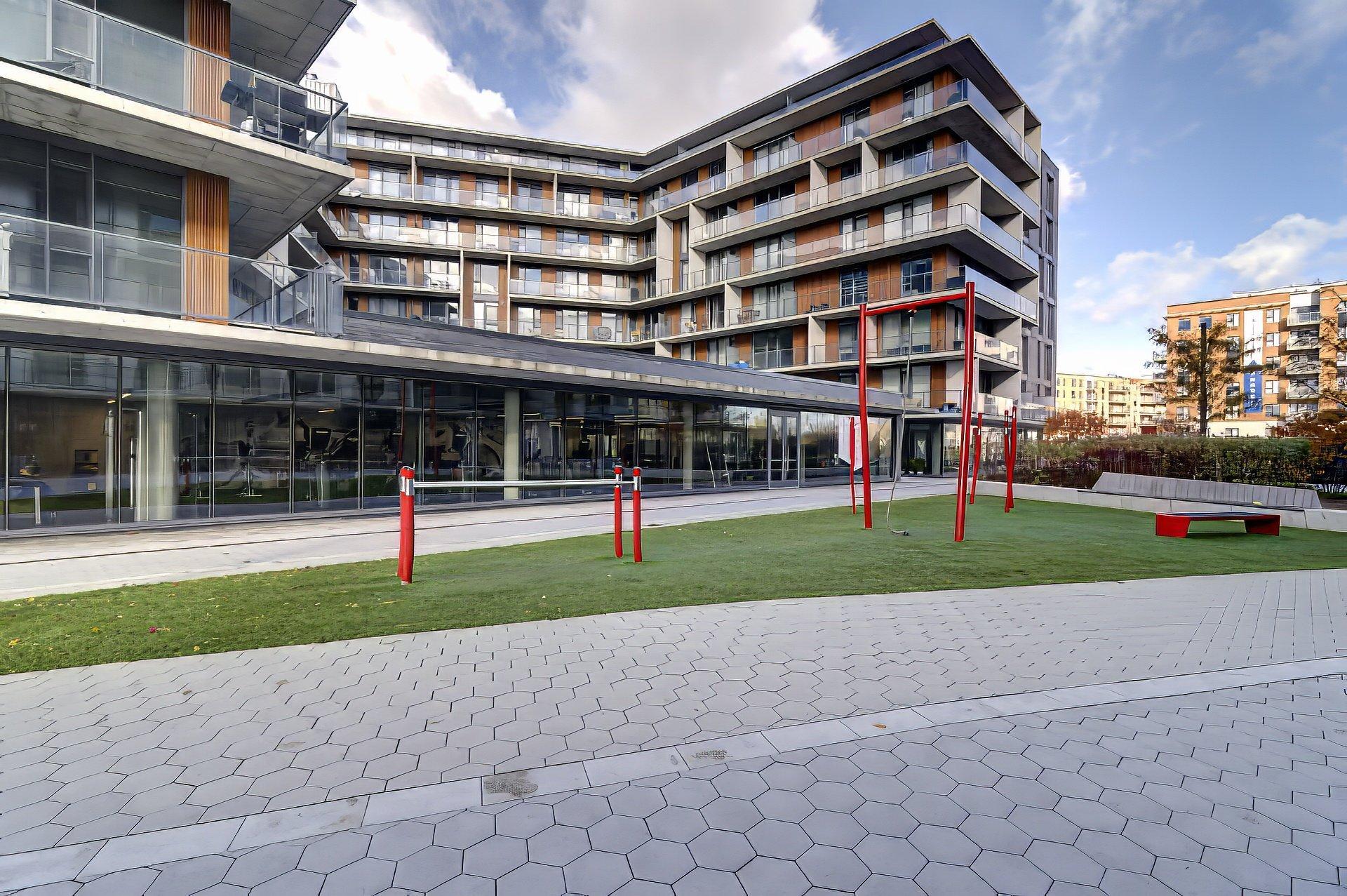 









1900


Rue Suzanne-Coallier

, 406,
Montréal (Saint-Laurent),




QC
H4M0A8

