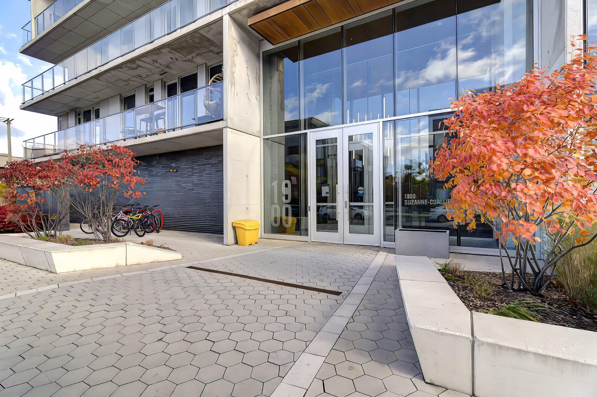 









1900


Rue Suzanne-Coallier

, 406,
Montréal (Saint-Laurent),




QC
H4M0A8

