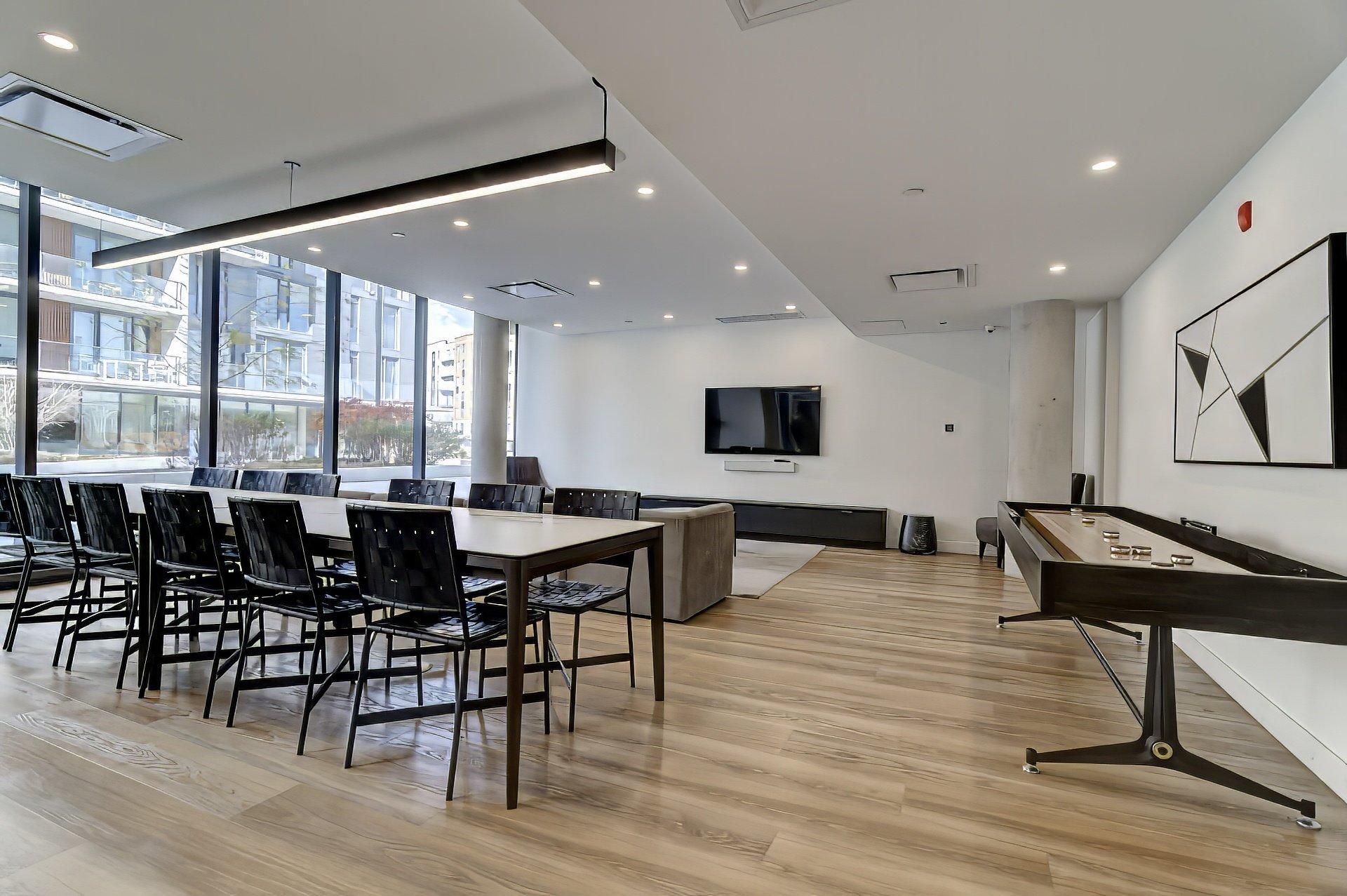 









1900


Rue Suzanne-Coallier

, 406,
Montréal (Saint-Laurent),




QC
H4M0A8

