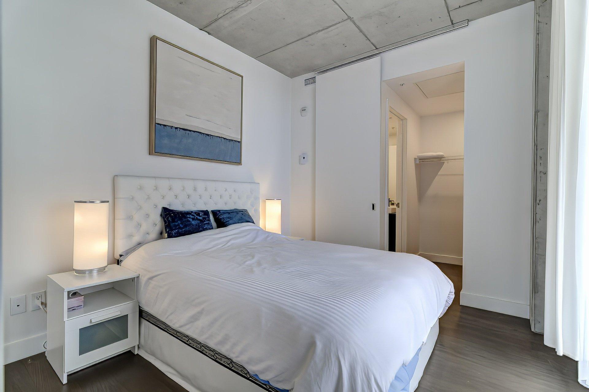 









1900


Rue Suzanne-Coallier

, 406,
Montréal (Saint-Laurent),




QC
H4M0A8

