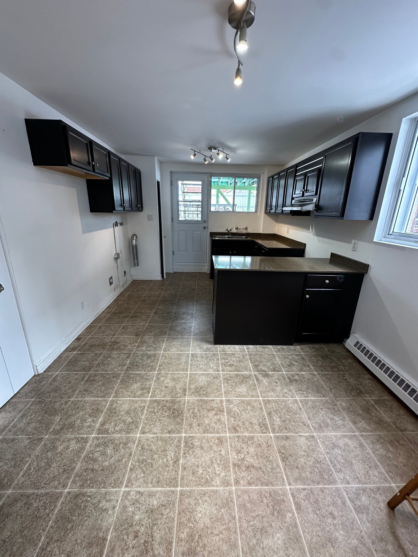 









3203

 - 3207


Rue Adélaïde

,
Longueuil (Saint-Hubert),




QC
J3Y4W5

