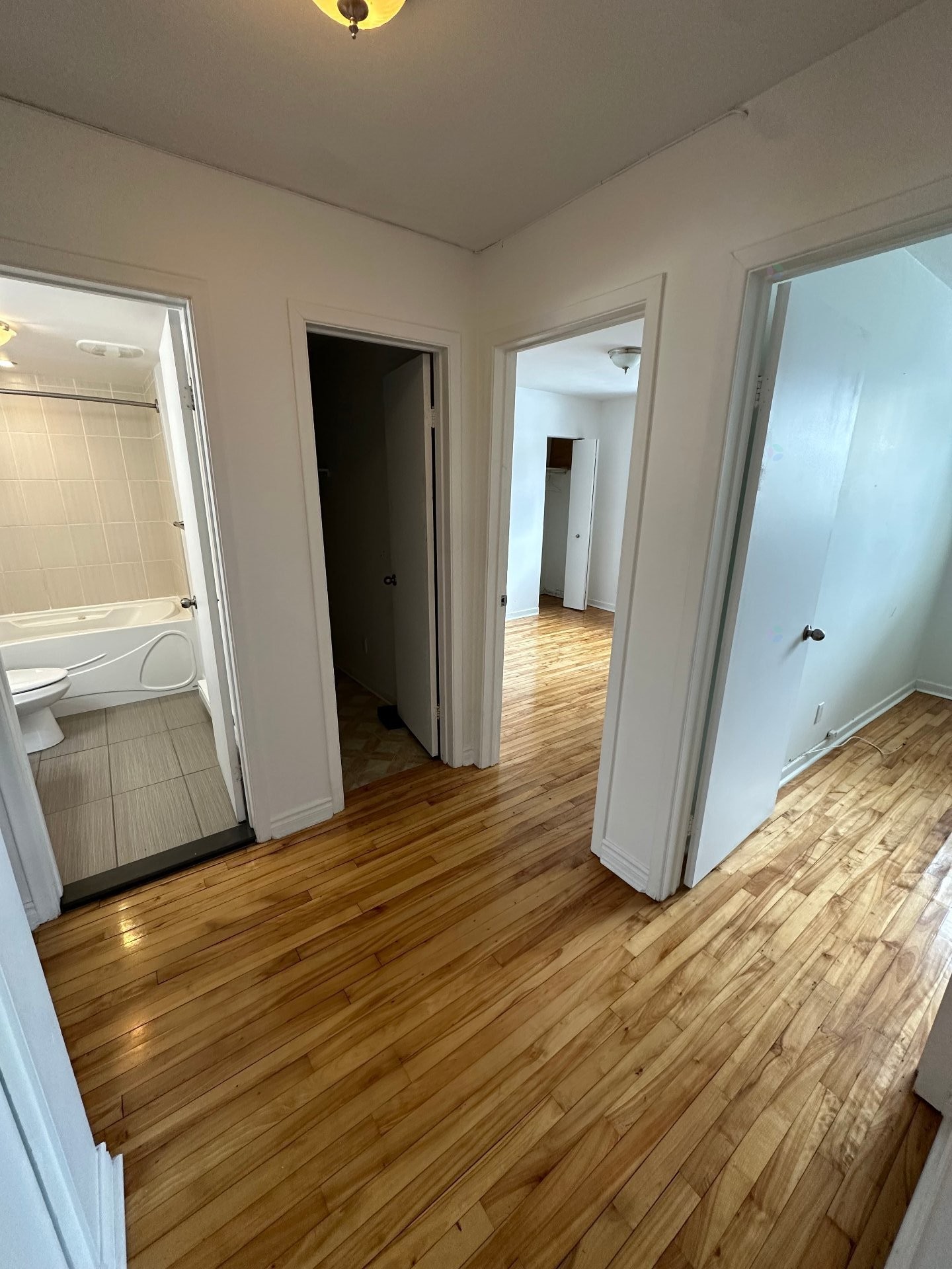 









3203

 - 3207


Rue Adélaïde

,
Longueuil (Saint-Hubert),




QC
J3Y4W5

