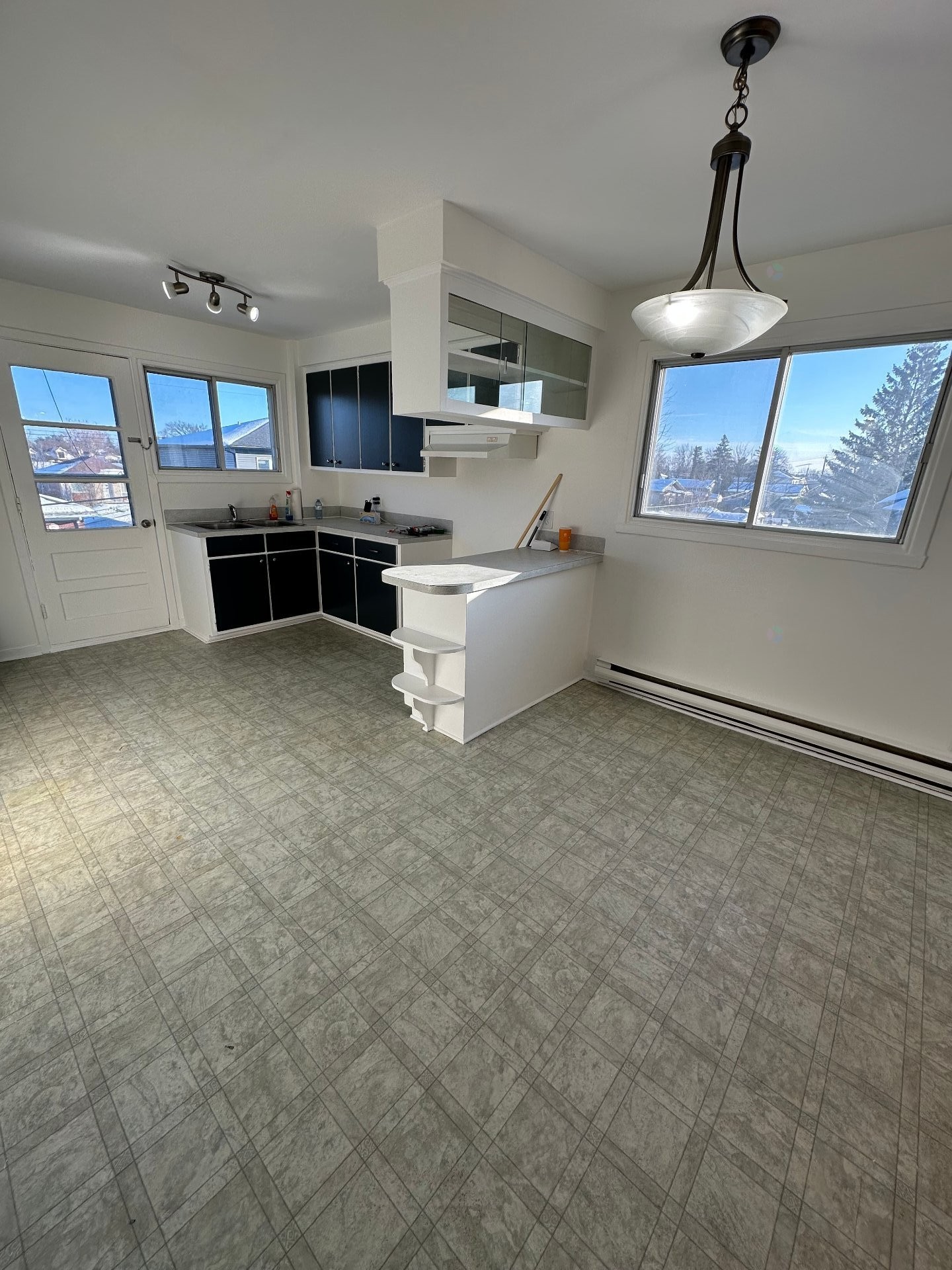 









3203

 - 3207


Rue Adélaïde

,
Longueuil (Saint-Hubert),




QC
J3Y4W5

