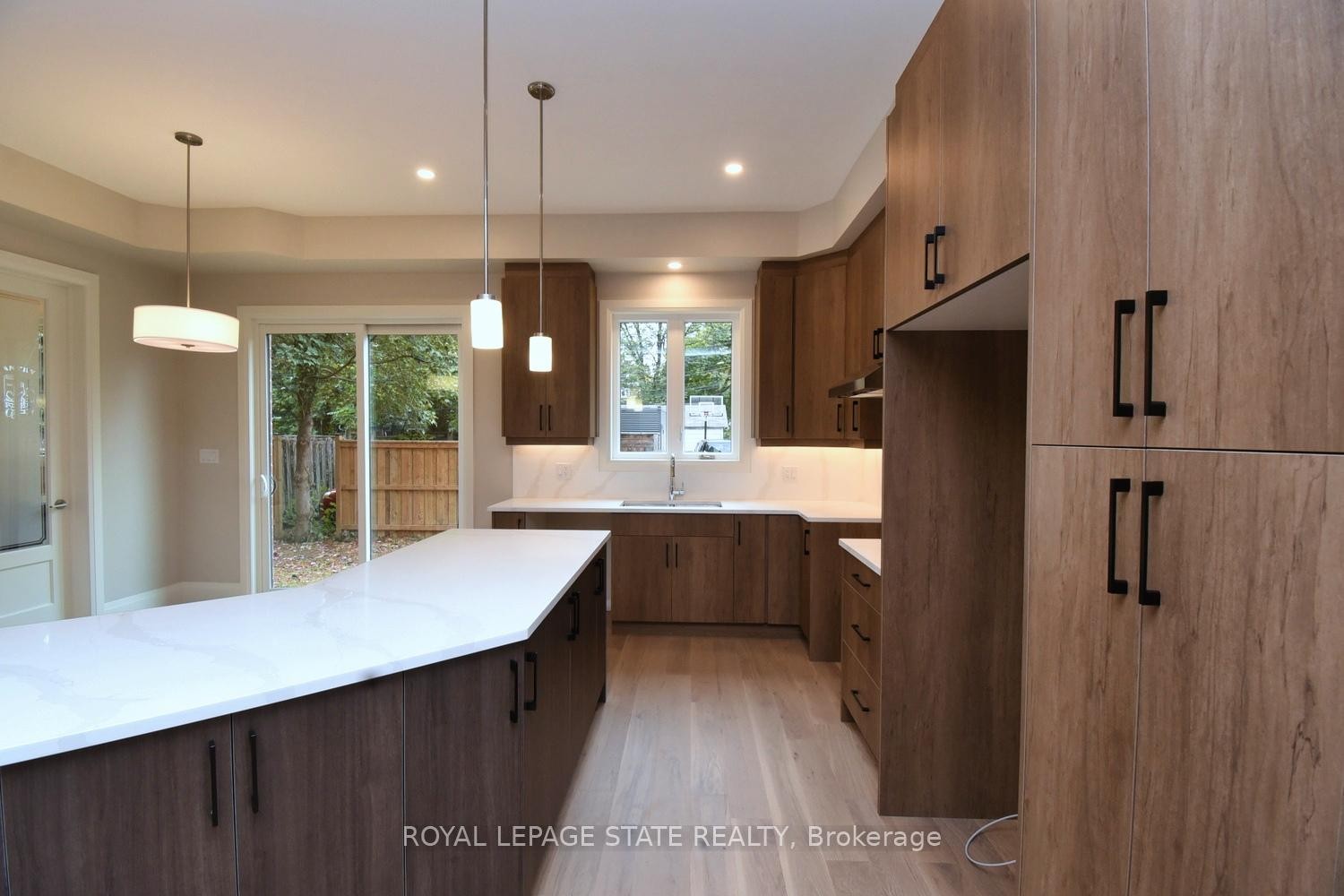 









279


Hess

Street South,
Hamilton,




ON
L8P 3P6

