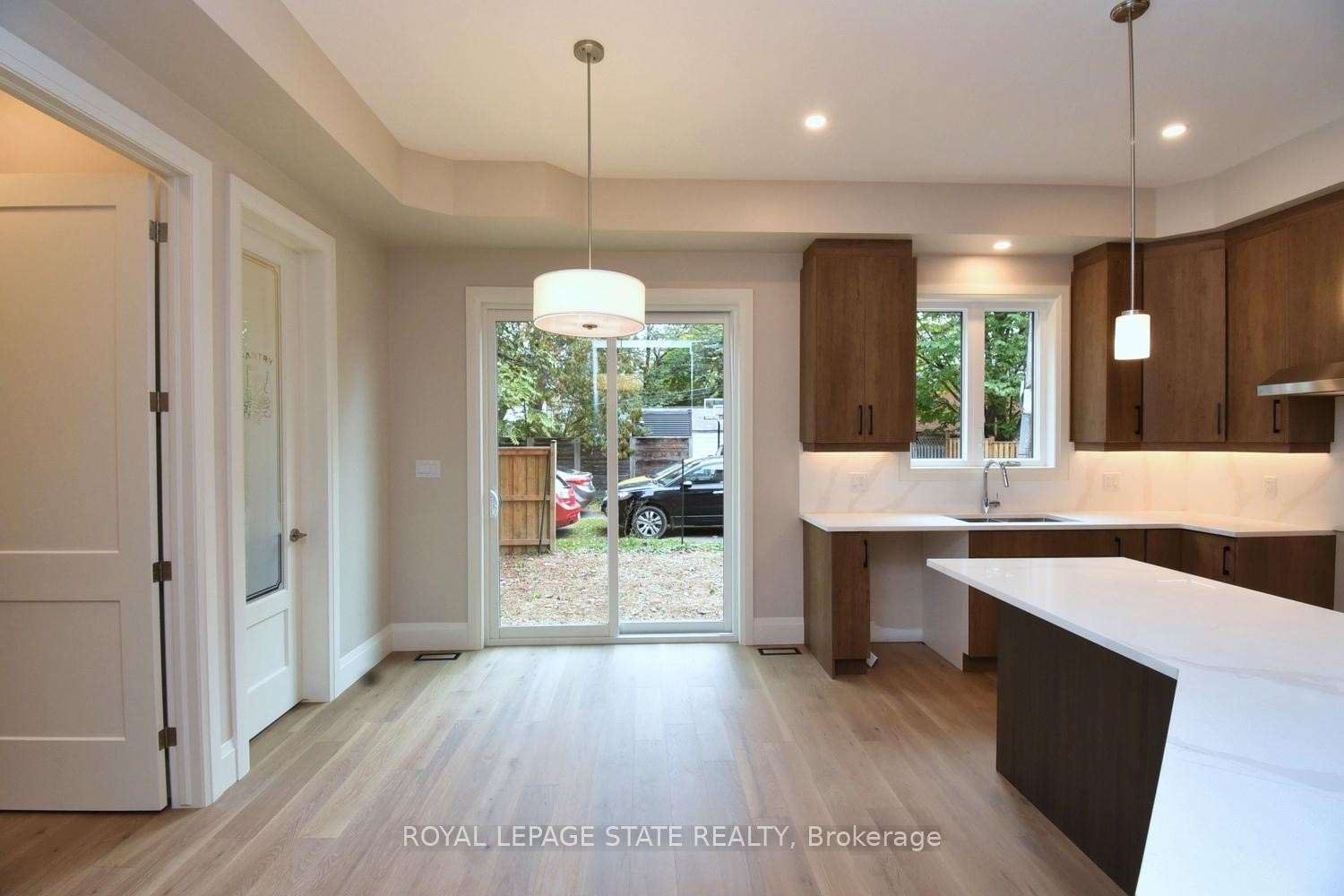 









279


Hess

Street South,
Hamilton,




ON
L8P 3P6

