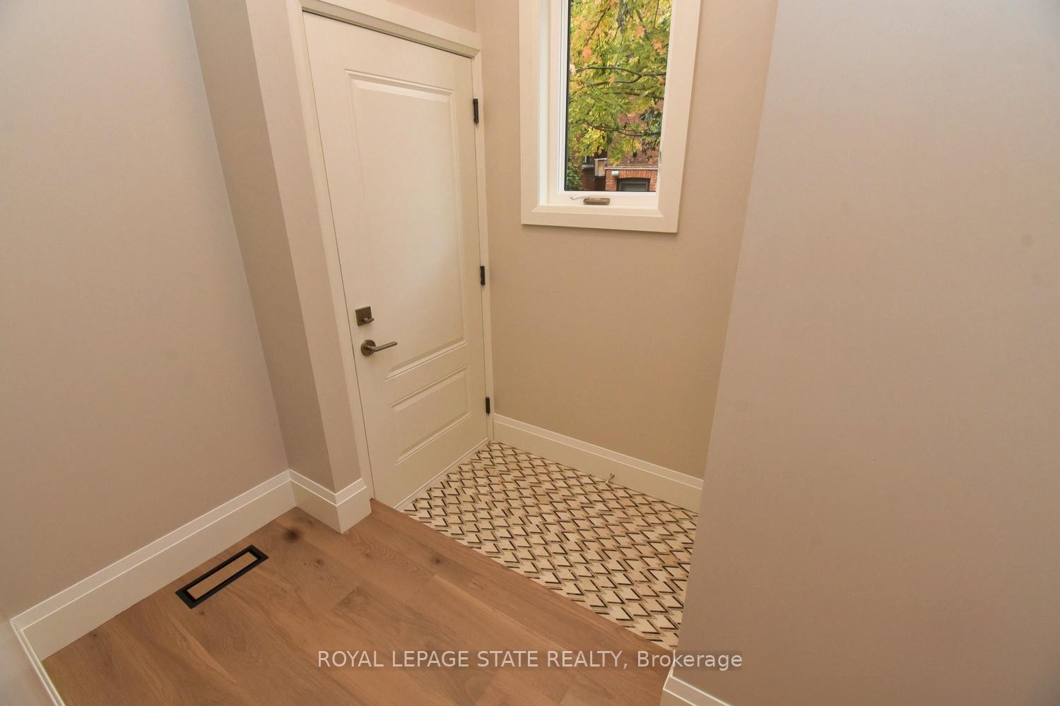 









279


Hess

Street South,
Hamilton,




ON
L8P 3P6

