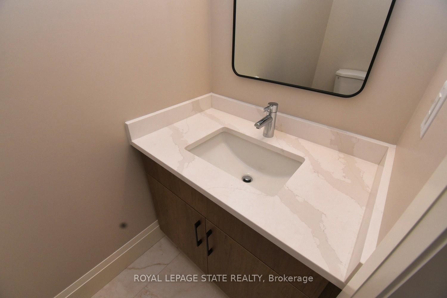 









279


Hess

Street South,
Hamilton,




ON
L8P 3P6

