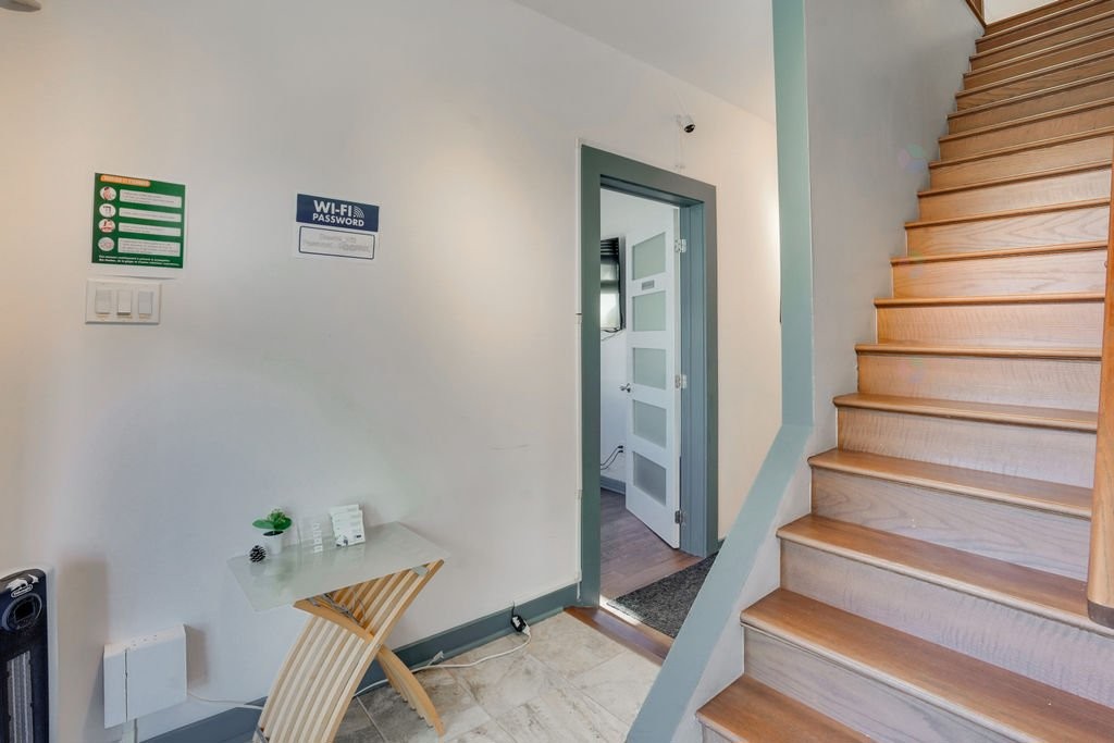 









92

 - 94


Rue Montcalm

,
Gatineau (Hull),




QC
J8X2L7

