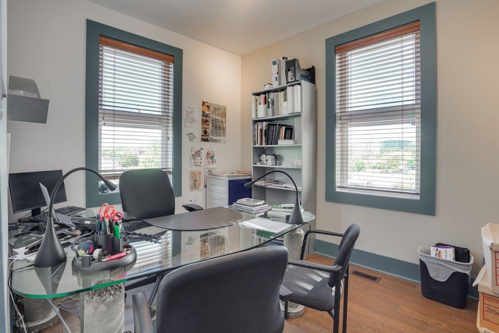 









92

 - 94


Rue Montcalm

,
Gatineau (Hull),




QC
J8X2L7

