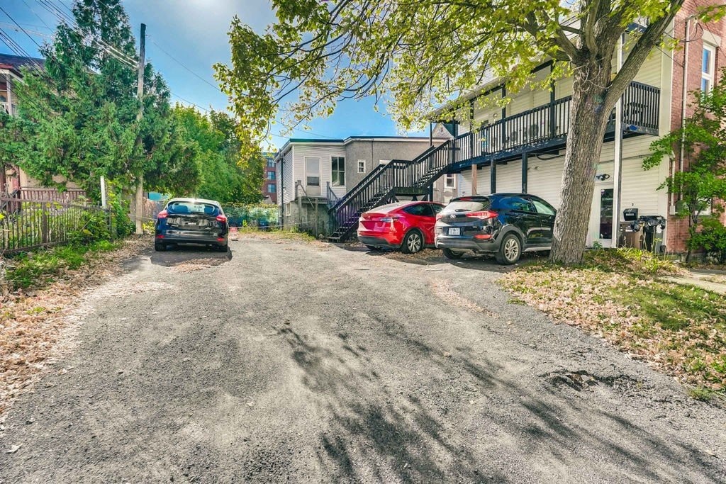 









92

 - 94


Rue Montcalm

,
Gatineau (Hull),




QC
J8X2L7

