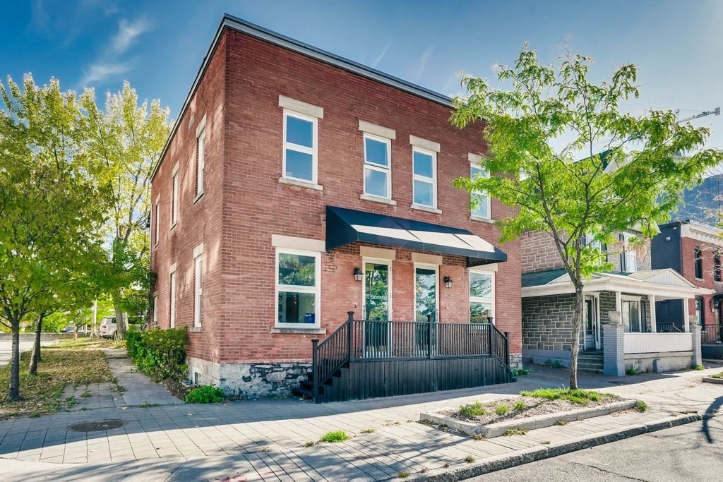 









92

 - 94


Rue Montcalm

,
Gatineau (Hull),




QC
J8X2L7

