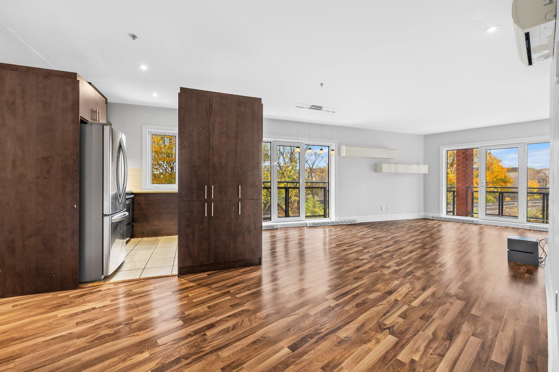 









2150


Av. d'Oxford

, 207,
Montréal (Côte-des-Neiges/Notre-Dame-de-Grâce),




QC
H4A2X8

