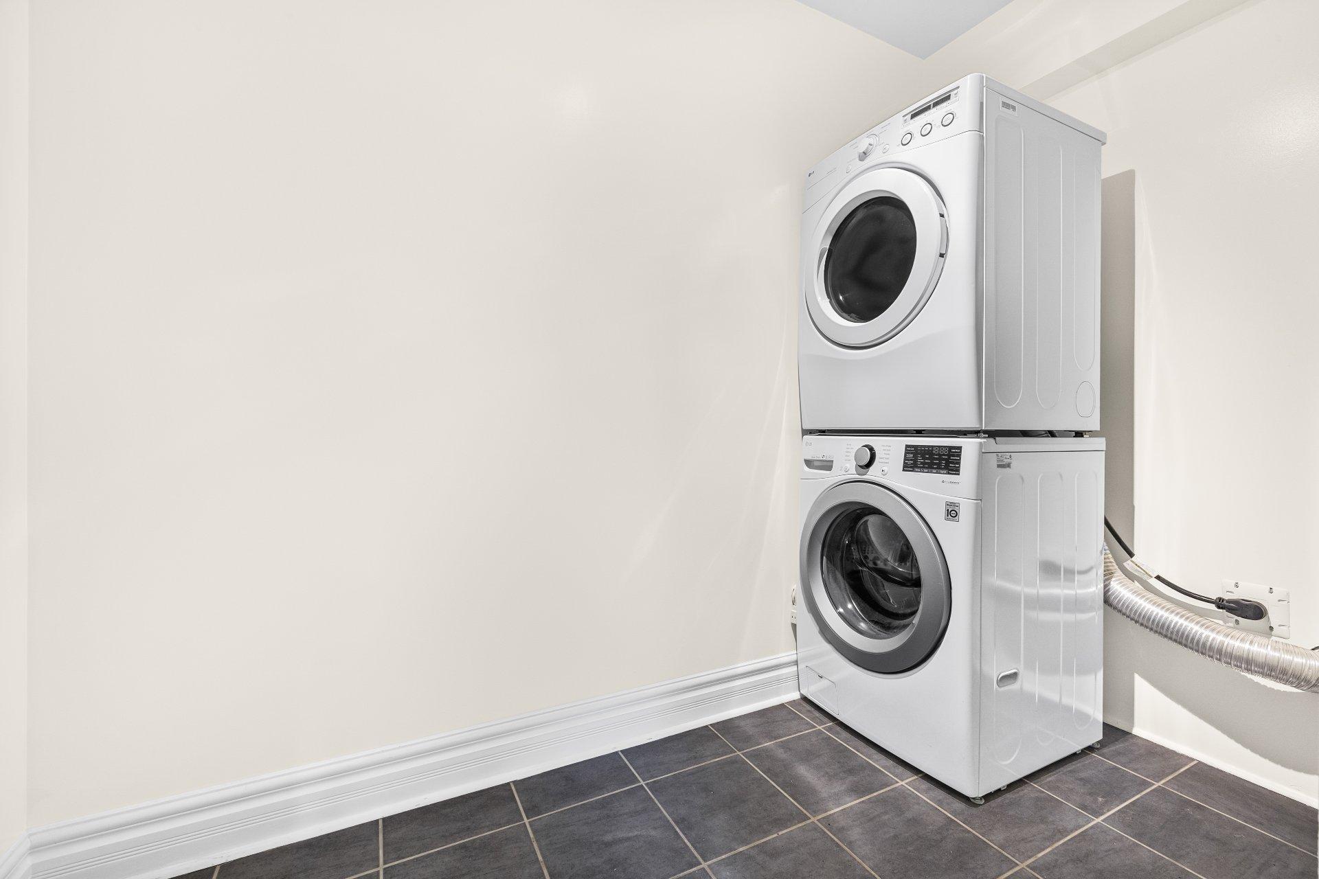 









2150


Av. d'Oxford

, 207,
Montréal (Côte-des-Neiges/Notre-Dame-de-Grâce),




QC
H4A2X8

