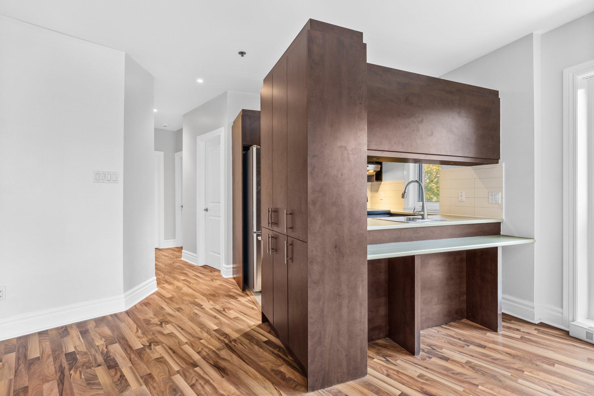 









2150


Av. d'Oxford

, 207,
Montréal (Côte-des-Neiges/Notre-Dame-de-Grâce),




QC
H4A2X8

