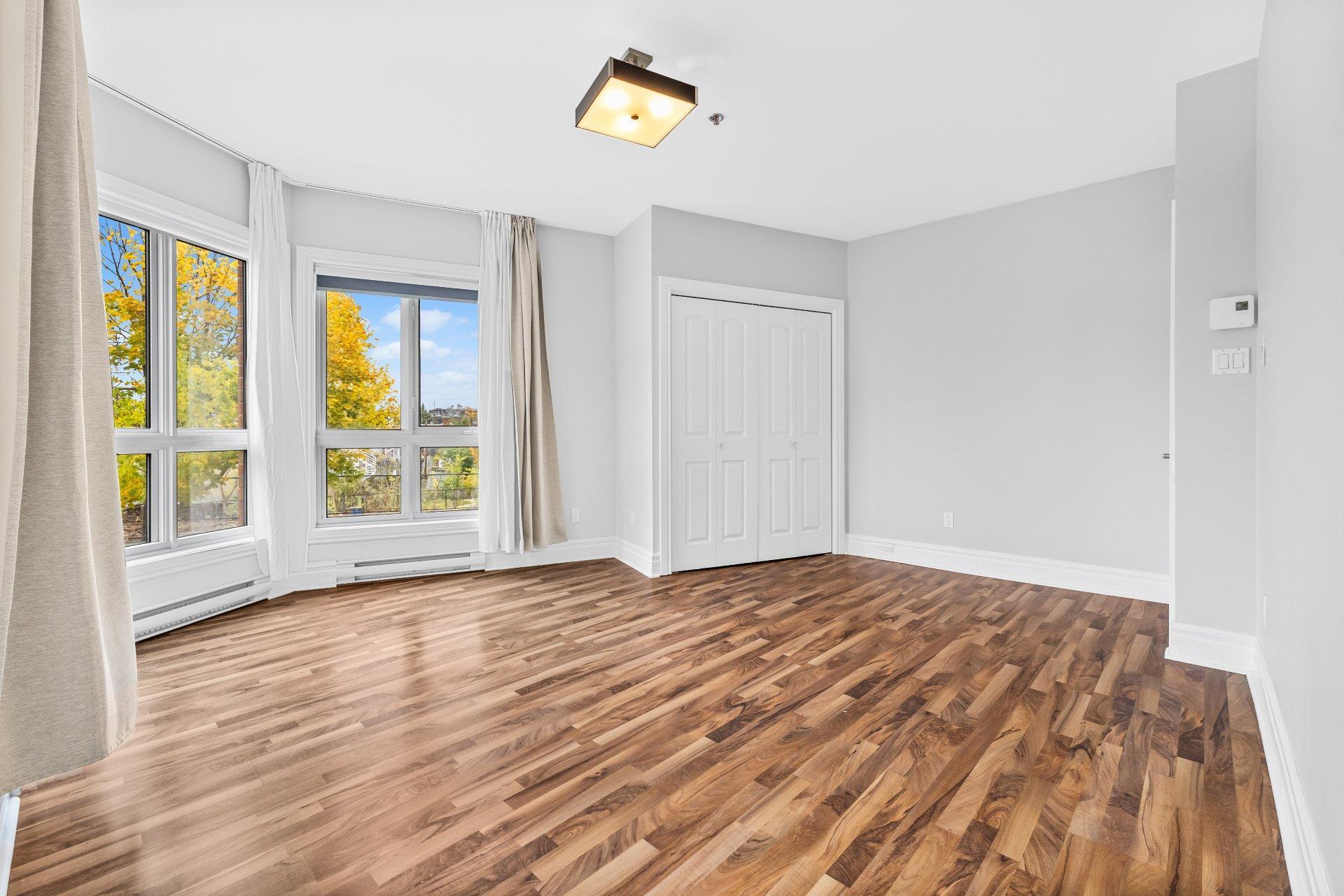 









2150


Av. d'Oxford

, 207,
Montréal (Côte-des-Neiges/Notre-Dame-de-Grâce),




QC
H4A2X8

