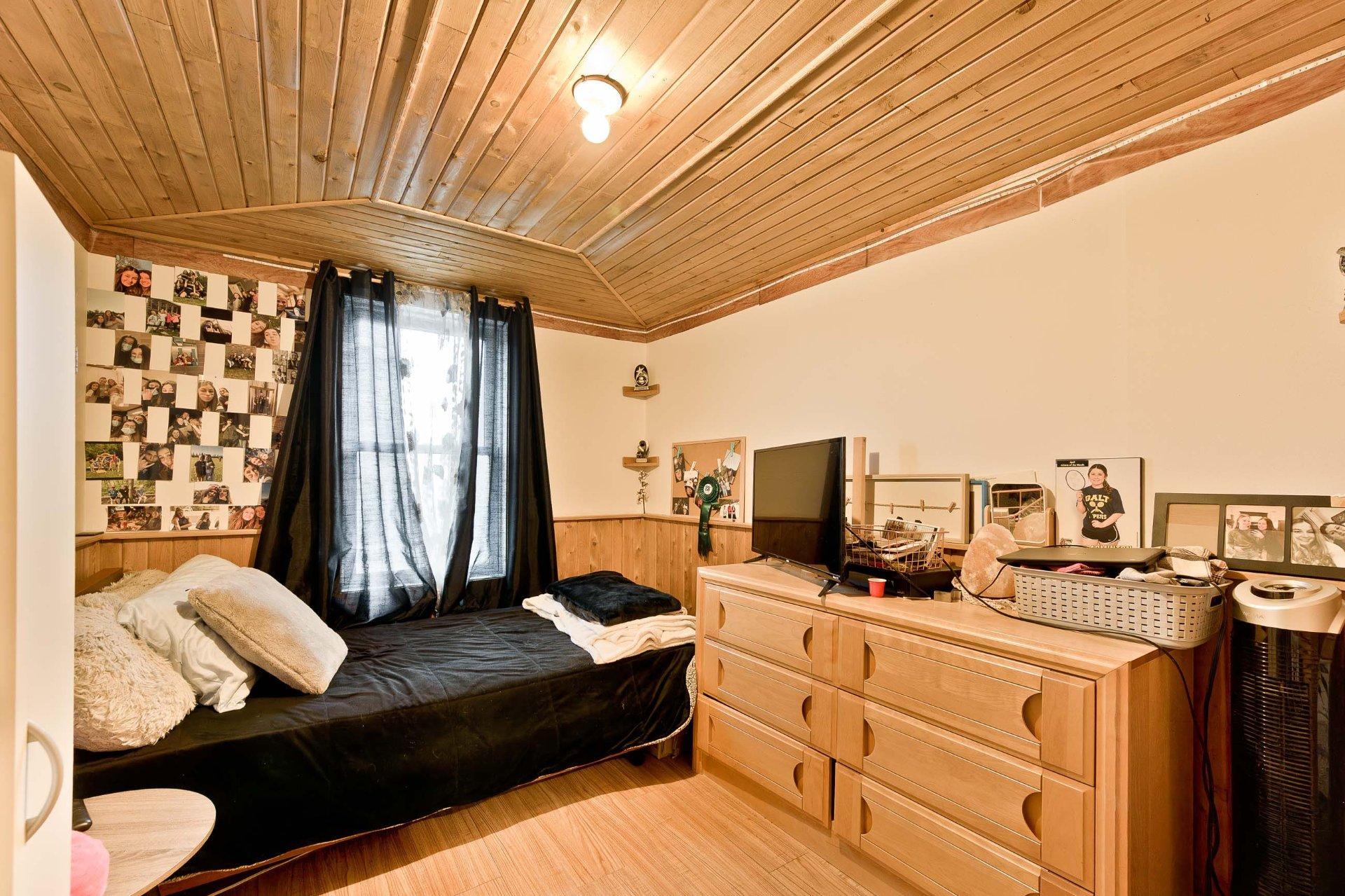 









9

 - 11


Ch. de Randboro

,
Cookshire-Eaton,




QC
J0B3A0

