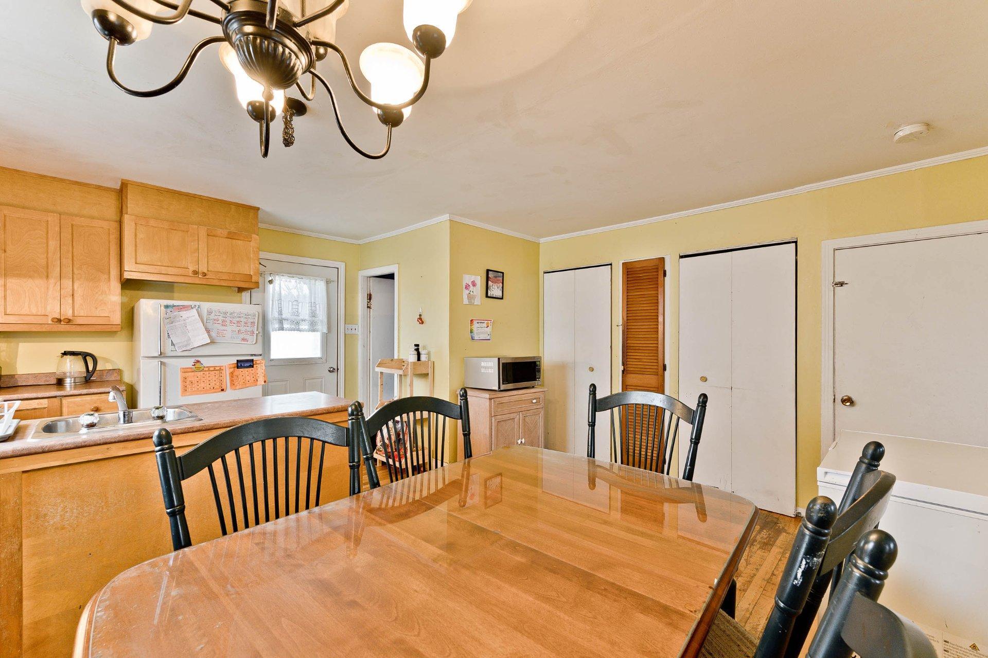 









9

 - 11


Ch. de Randboro

,
Cookshire-Eaton,




QC
J0B3A0

