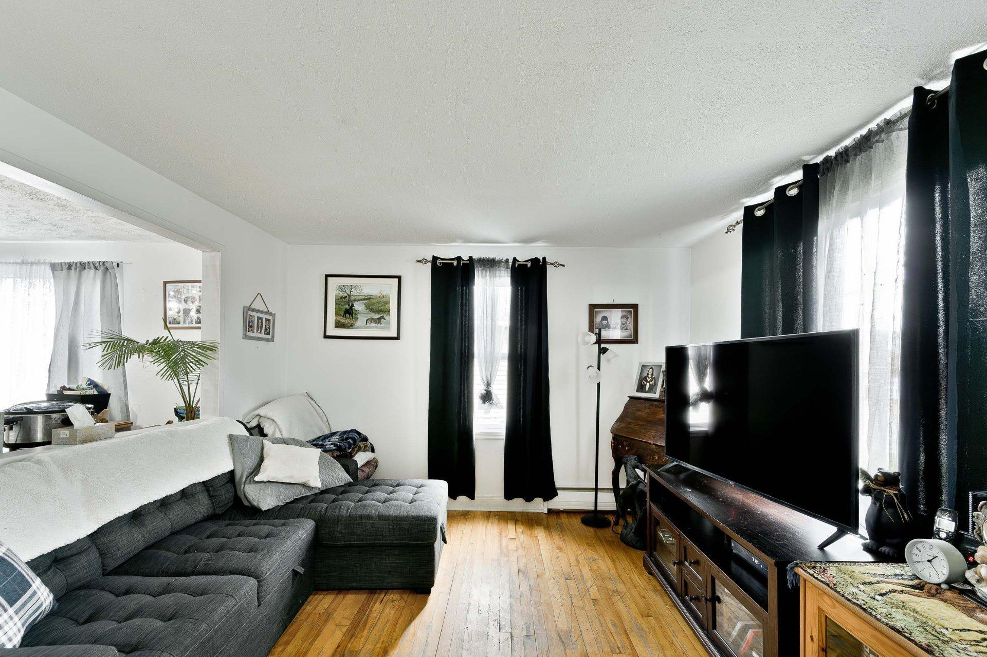 









9

 - 11


Ch. de Randboro

,
Cookshire-Eaton,




QC
J0B3A0

