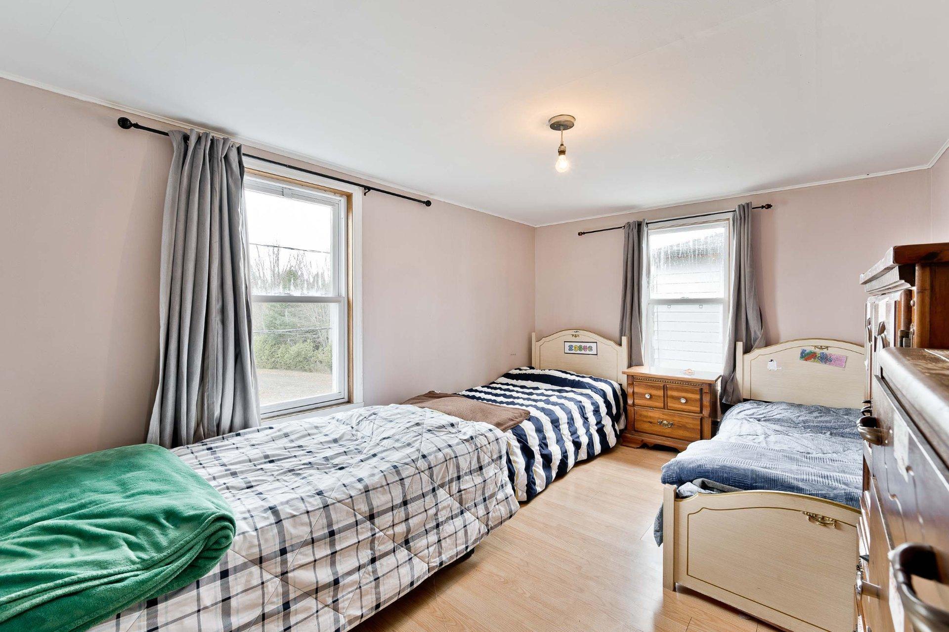 









9

 - 11


Ch. de Randboro

,
Cookshire-Eaton,




QC
J0B3A0

