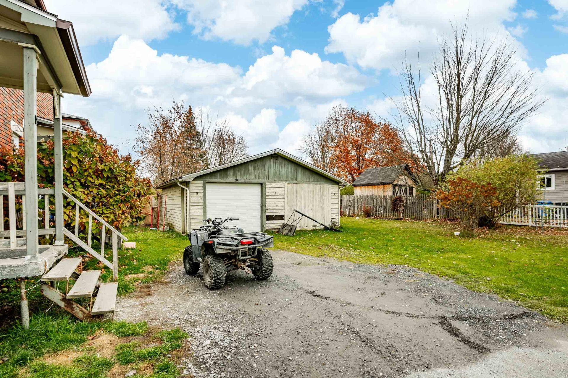 









9

 - 11


Ch. de Randboro

,
Cookshire-Eaton,




QC
J0B3A0

