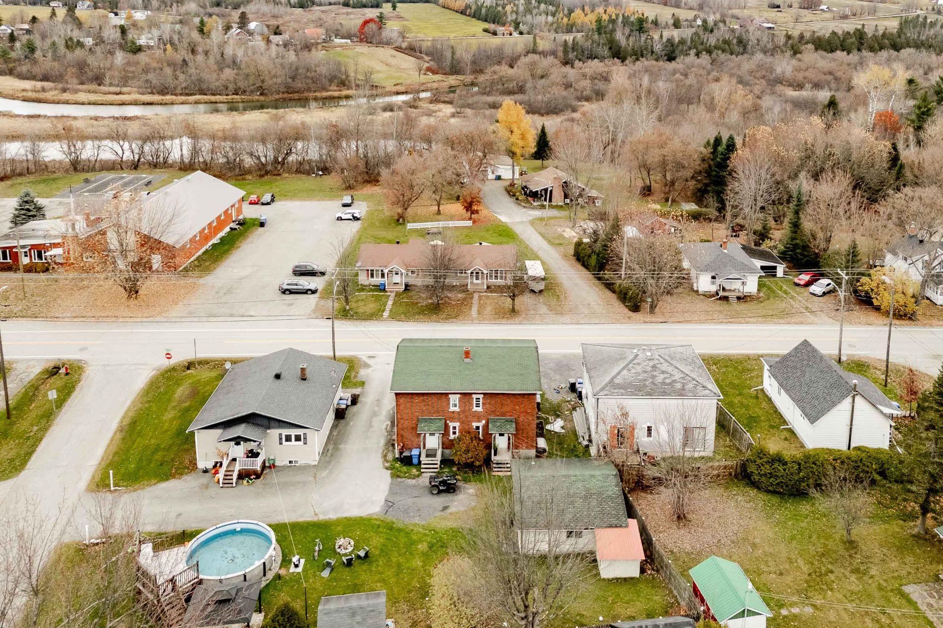 









9

 - 11


Ch. de Randboro

,
Cookshire-Eaton,




QC
J0B3A0

