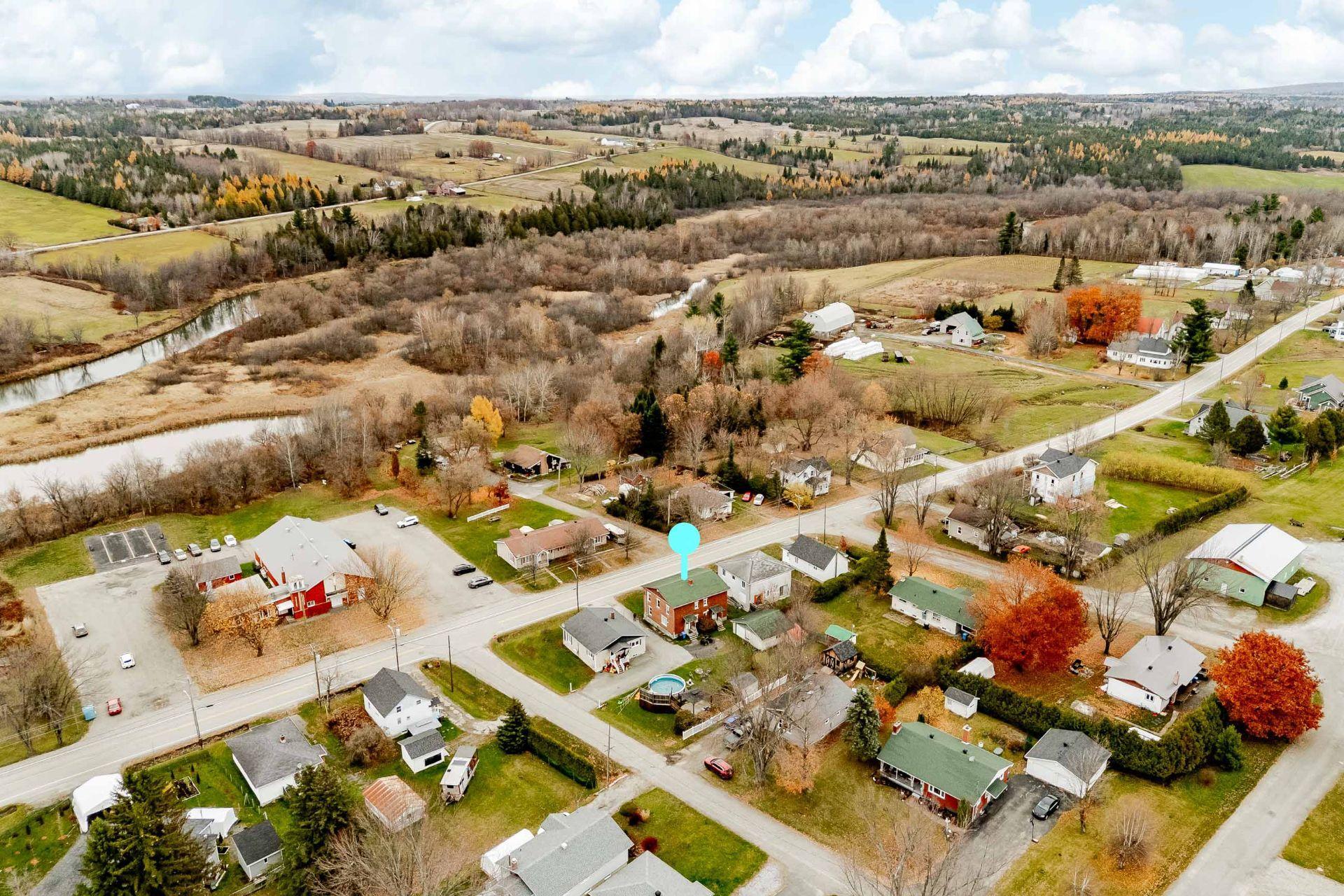 









9

 - 11


Ch. de Randboro

,
Cookshire-Eaton,




QC
J0B3A0

