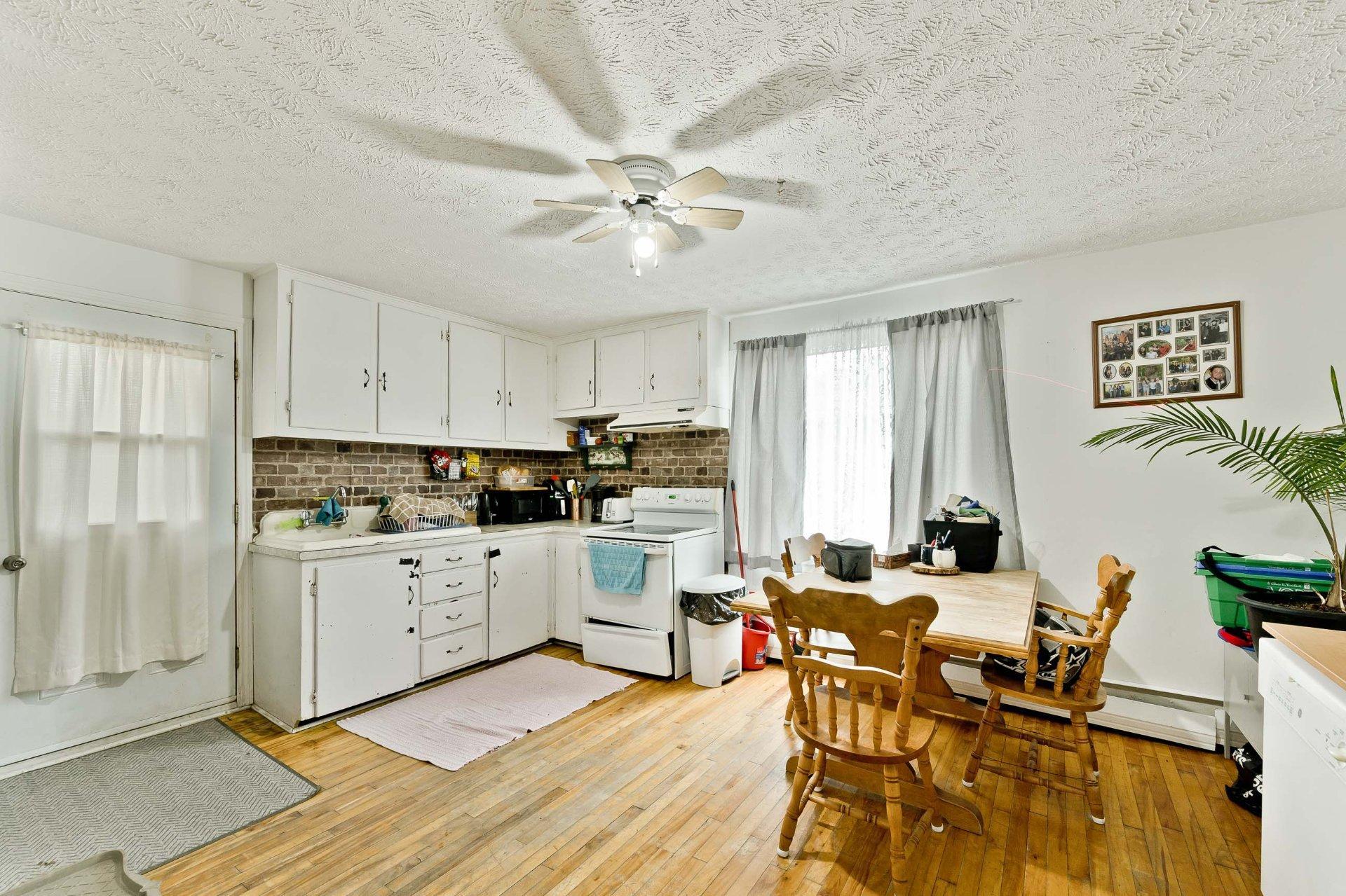 









9

 - 11


Ch. de Randboro

,
Cookshire-Eaton,




QC
J0B3A0

