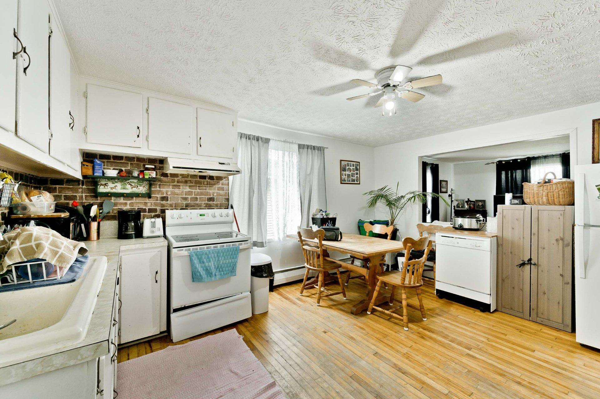 









9

 - 11


Ch. de Randboro

,
Cookshire-Eaton,




QC
J0B3A0

