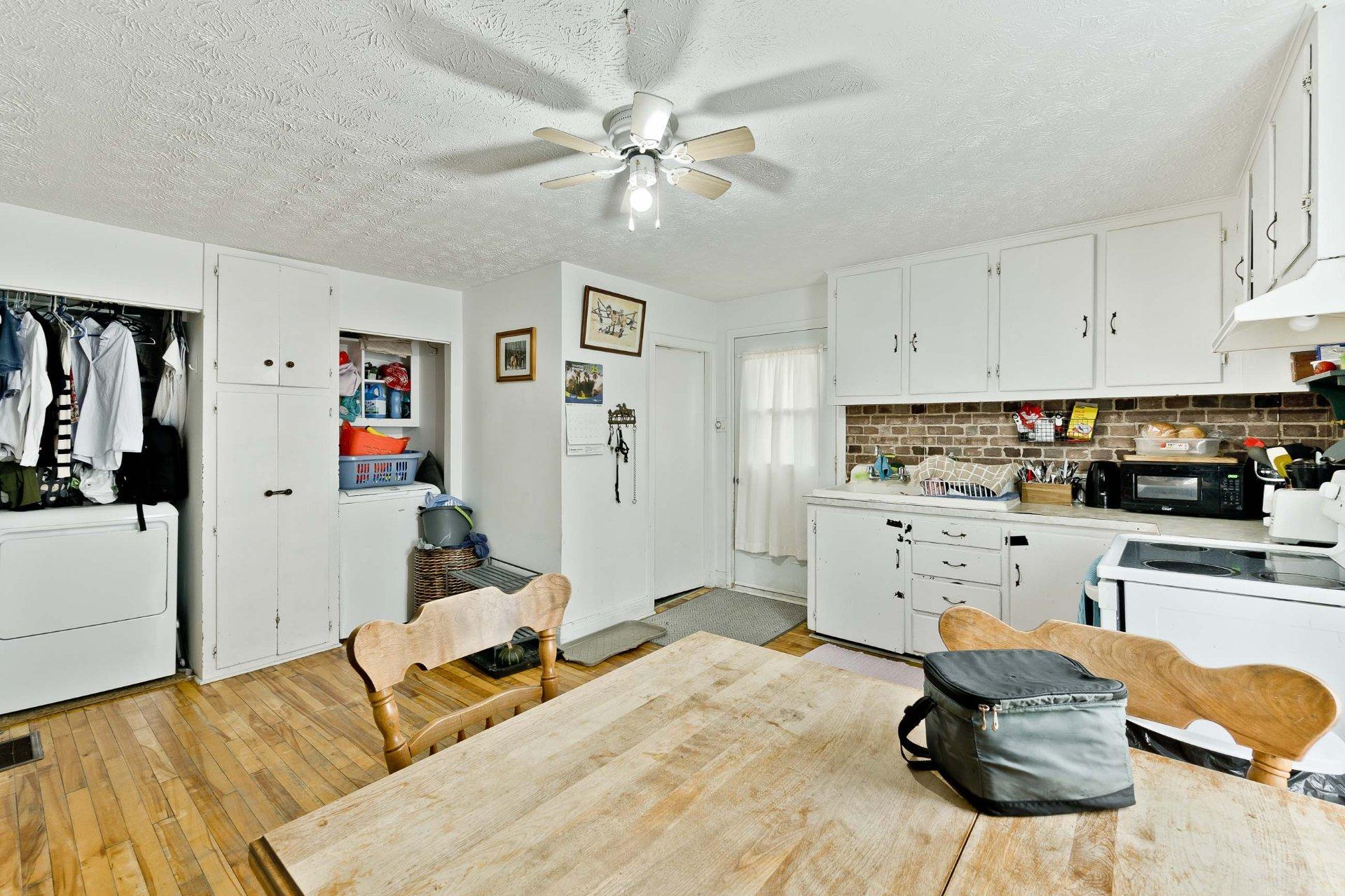 









9

 - 11


Ch. de Randboro

,
Cookshire-Eaton,




QC
J0B3A0

