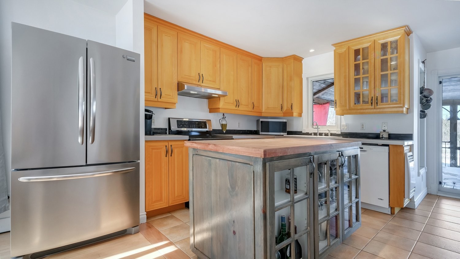 









73Z


Route 255

,
Kingsey Falls,




QC
J0A1B0

