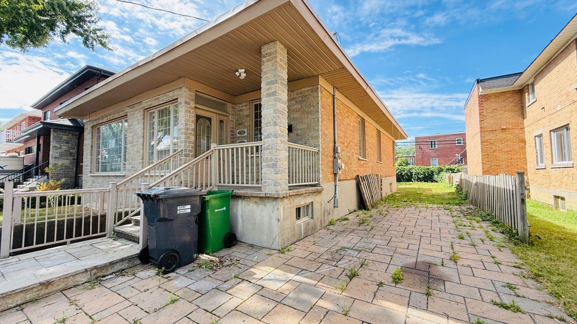 









2760

 - 2762


Rue Lafrance

,
Montréal (Saint-Laurent),




QC
H4R1H3

