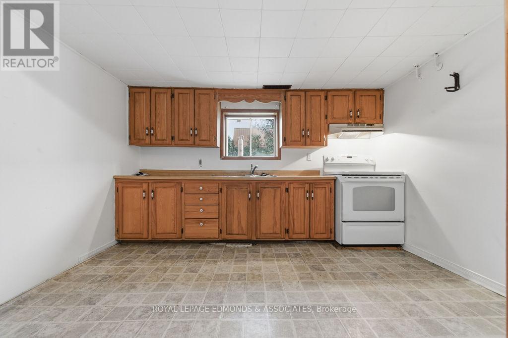 












7 ELIZABETH STREET

,
Laurentian Hills,




Ontario
K0J1J0

