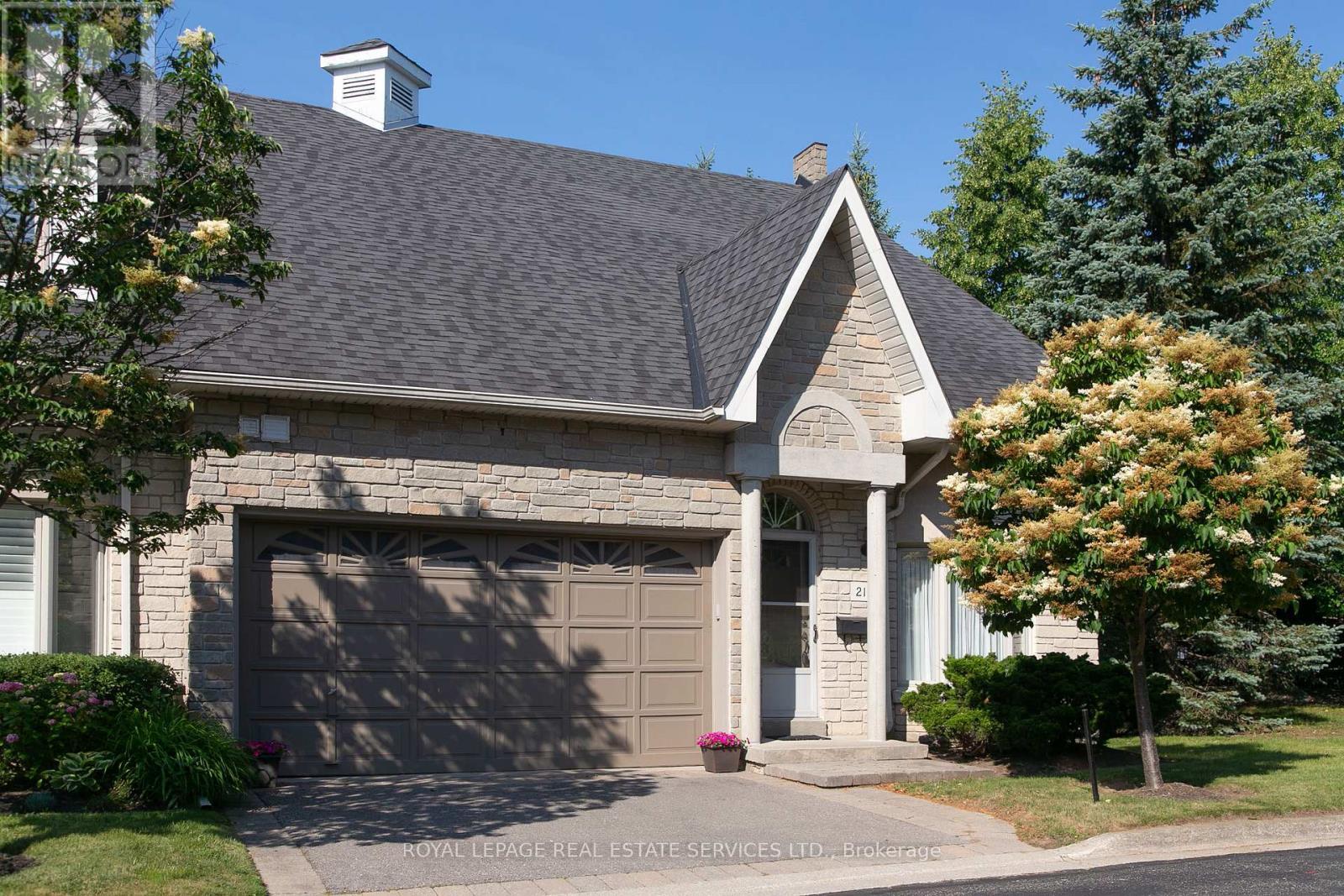 












21 - 1010 CRISTINA COURT

,
Mississauga,




Ontario
L5J4T7

