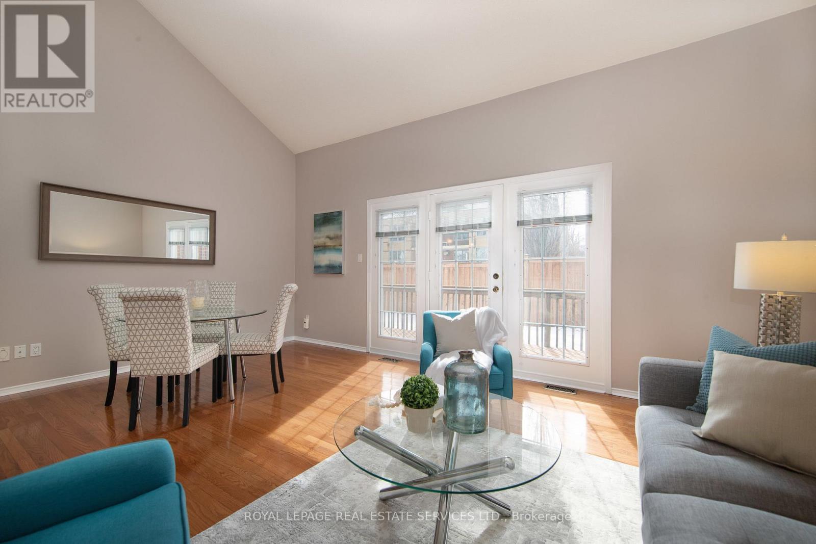 












21 - 1010 CRISTINA COURT

,
Mississauga,




Ontario
L5J4T7

