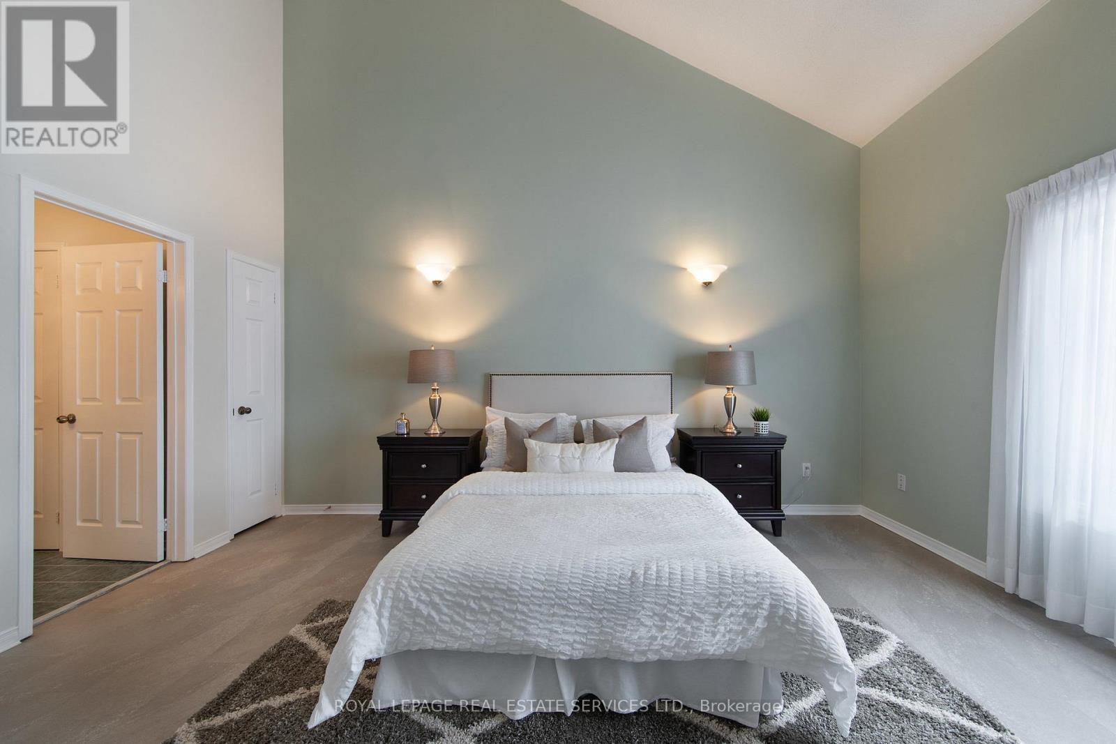 












21 - 1010 CRISTINA COURT

,
Mississauga,




Ontario
L5J4T7

