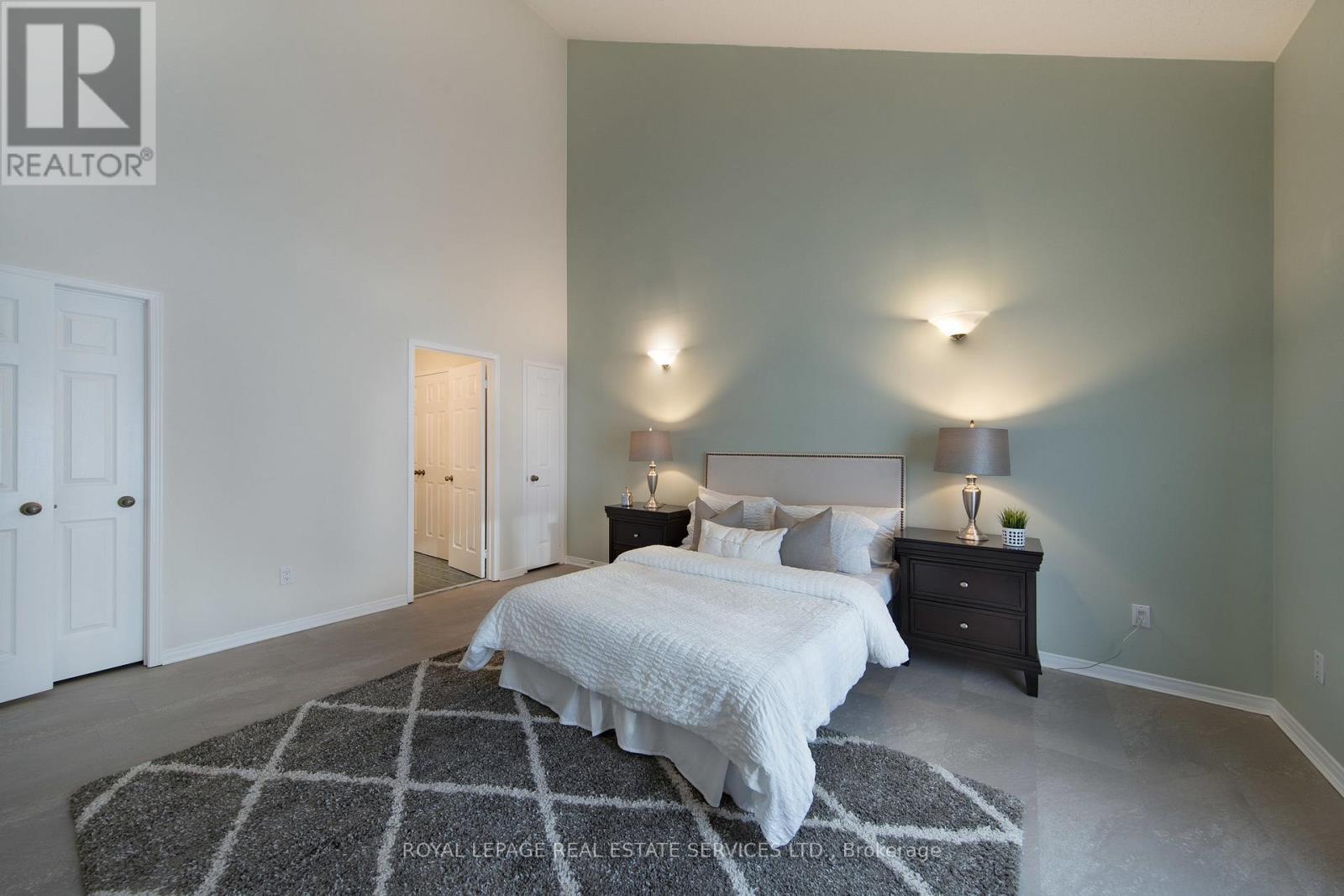 












21 - 1010 CRISTINA COURT

,
Mississauga,




Ontario
L5J4T7

