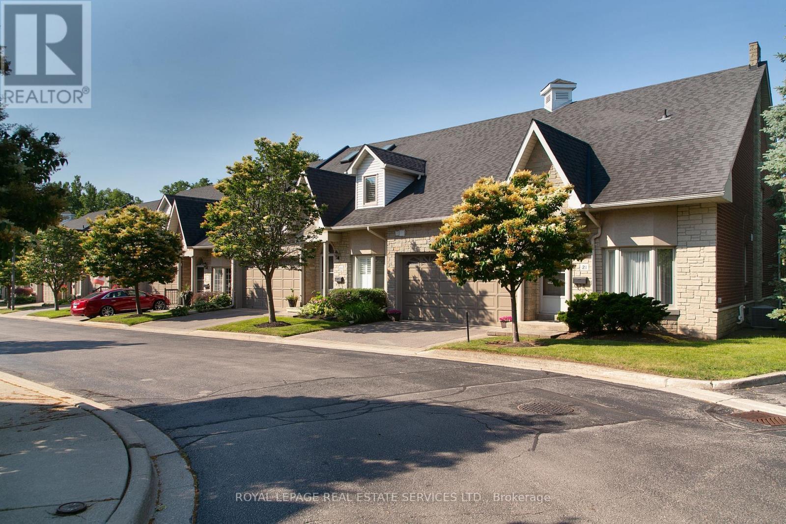 












21 - 1010 CRISTINA COURT

,
Mississauga,




Ontario
L5J4T7

