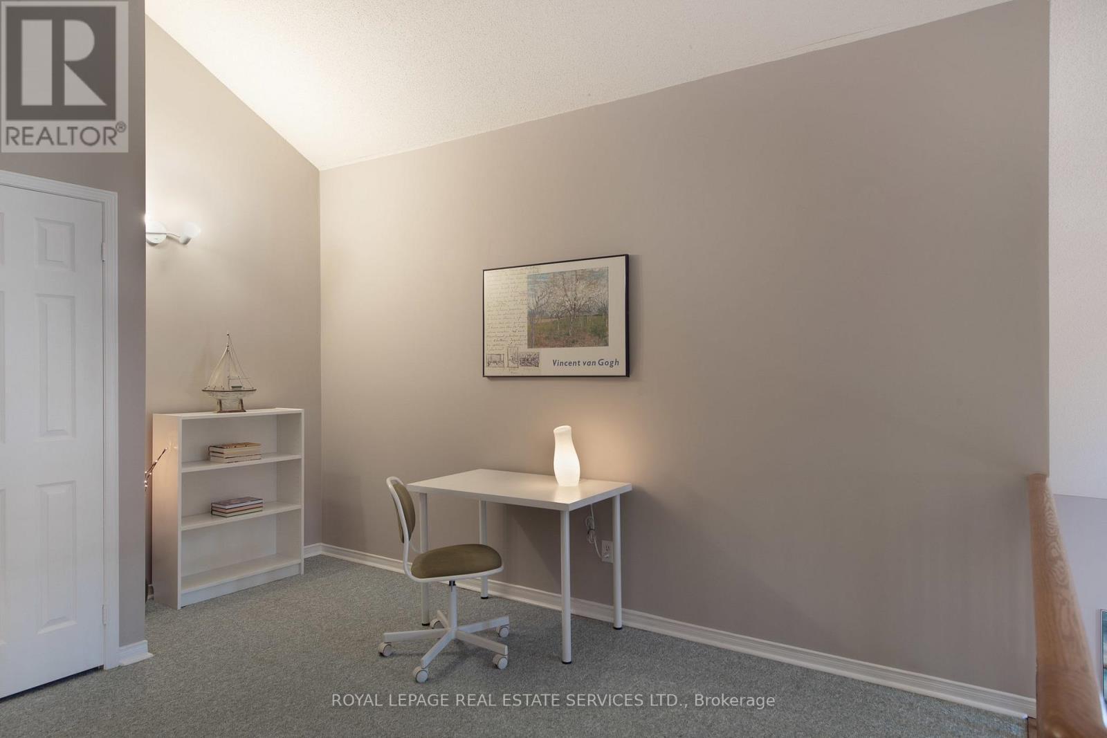 












21 - 1010 CRISTINA COURT

,
Mississauga,




Ontario
L5J4T7

