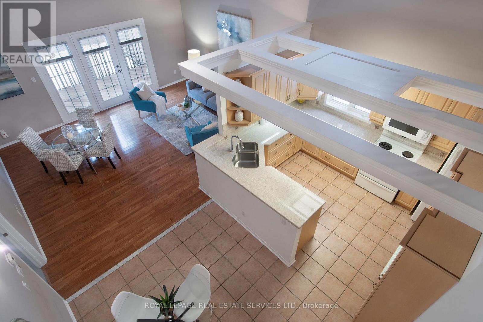 












21 - 1010 CRISTINA COURT

,
Mississauga,




Ontario
L5J4T7

