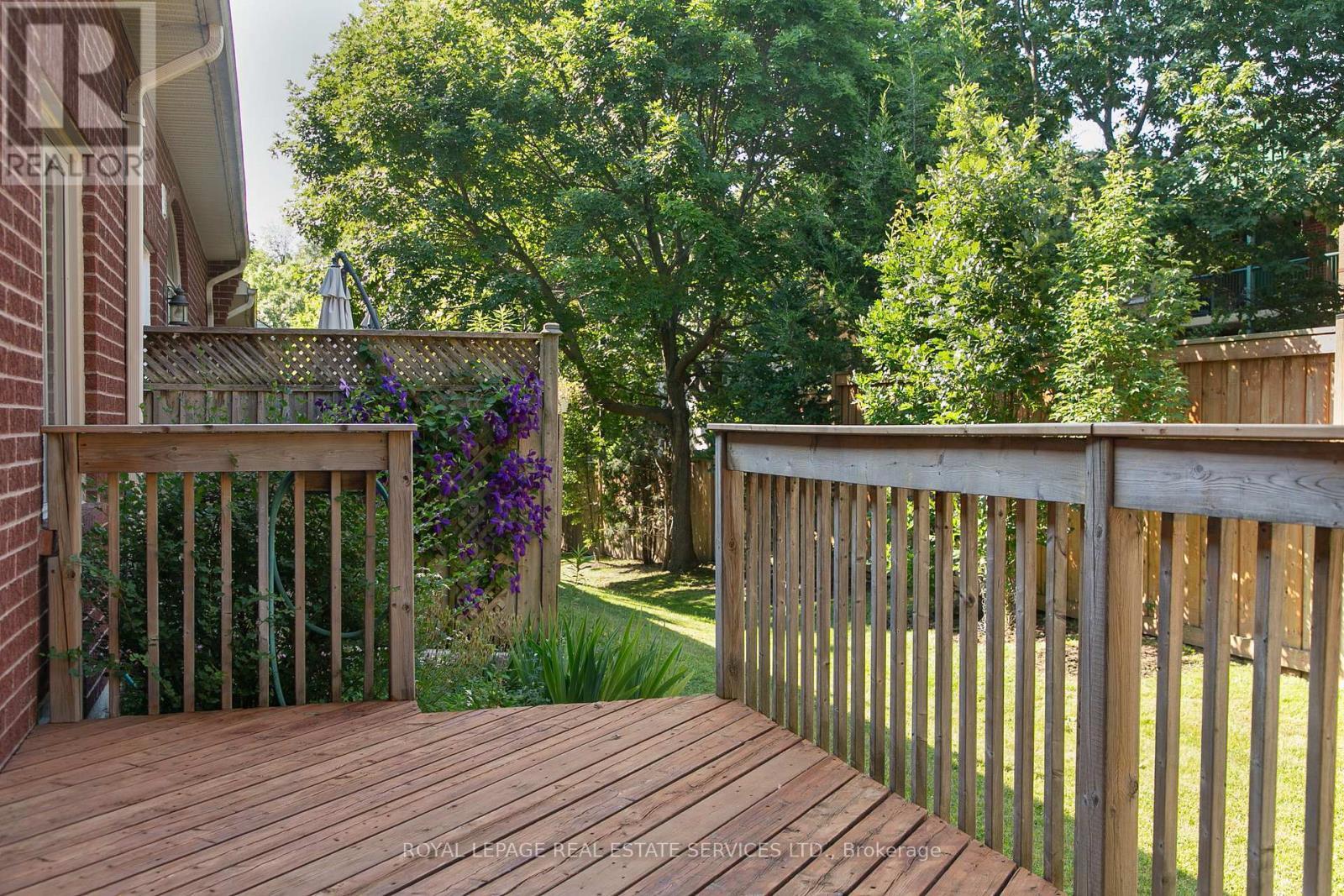 












21 - 1010 CRISTINA COURT

,
Mississauga,




Ontario
L5J4T7

