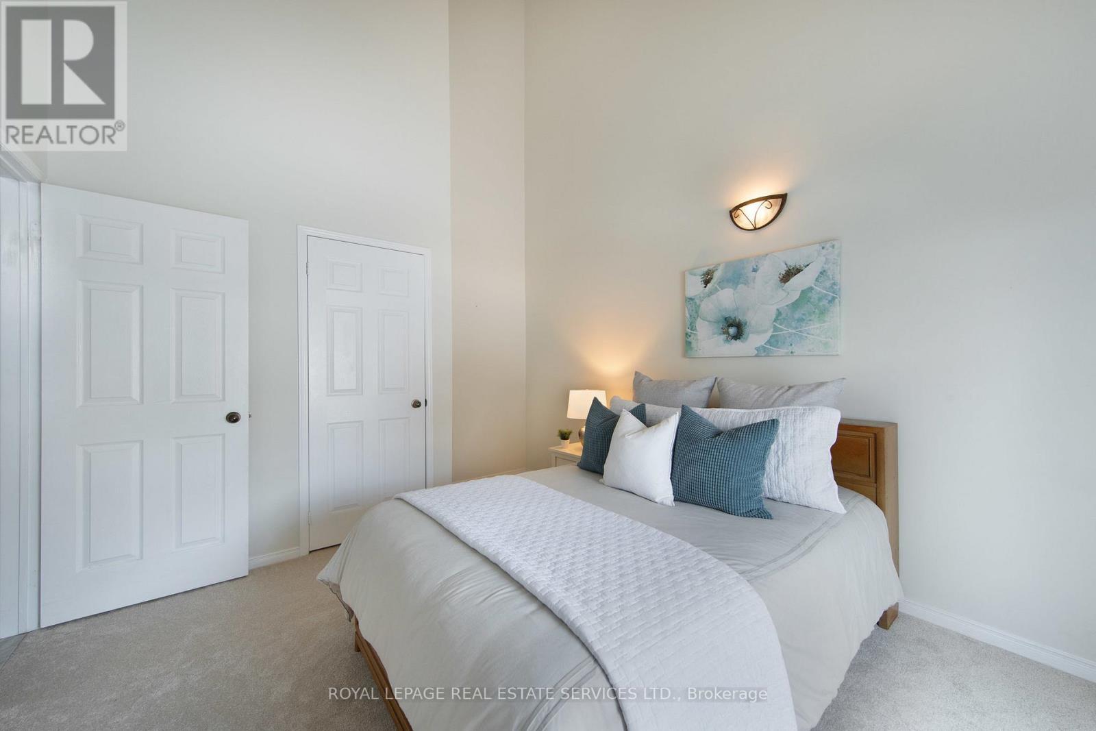 












21 - 1010 CRISTINA COURT

,
Mississauga,




Ontario
L5J4T7

