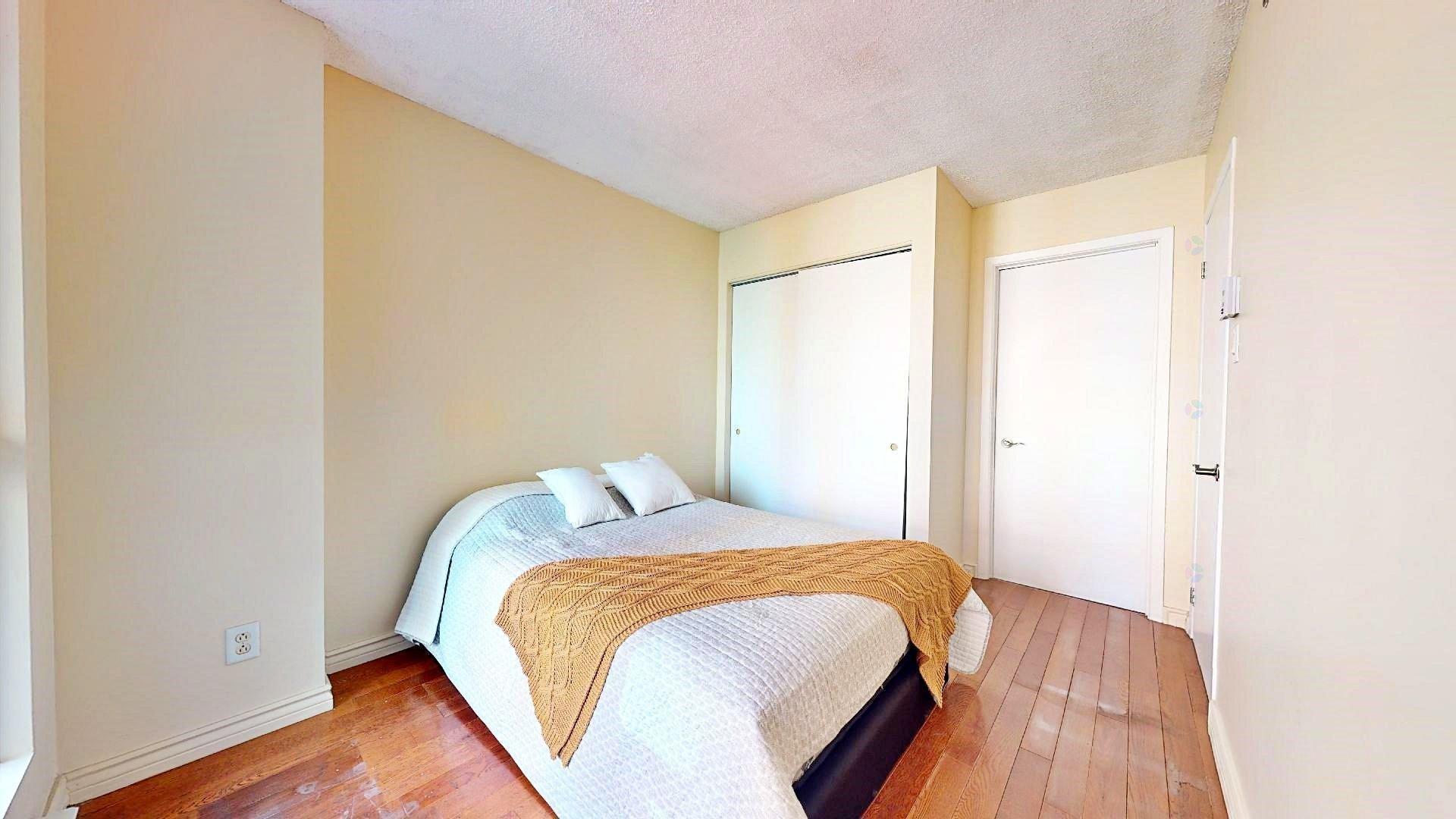 









98


Rue Charlotte

, 551,
Montréal (Ville-Marie),




QC
H2X3V2

