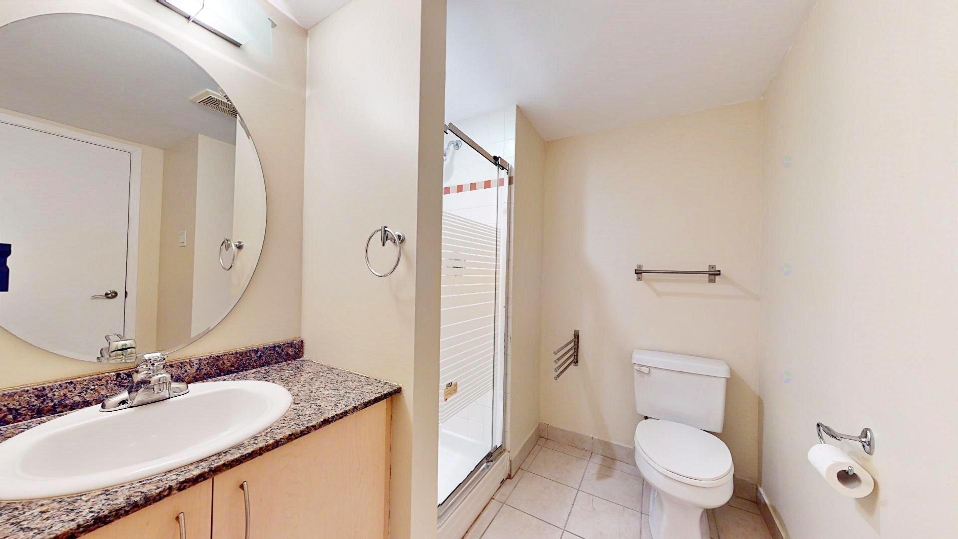 









98


Rue Charlotte

, 551,
Montréal (Ville-Marie),




QC
H2X3V2

