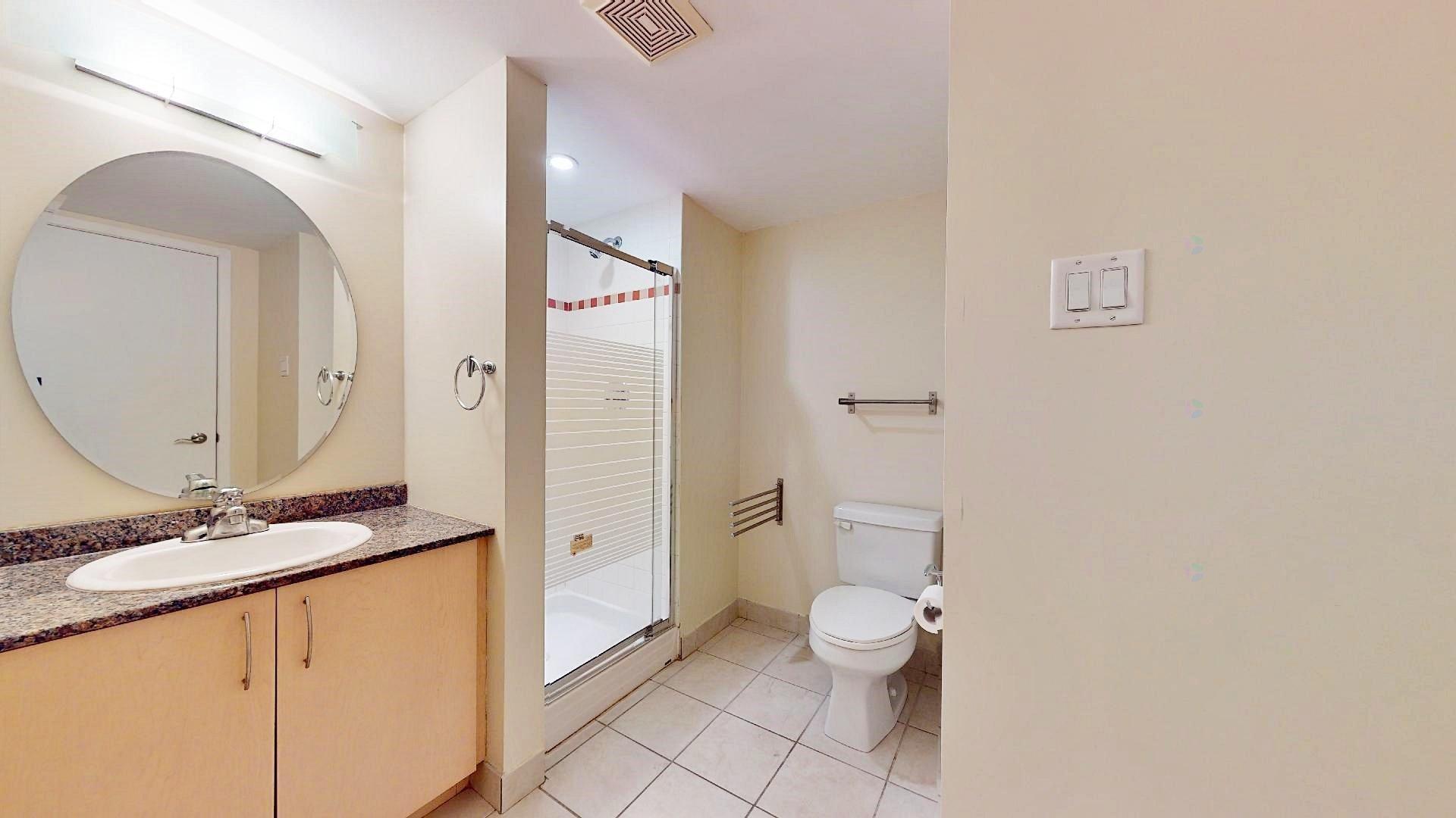 









98


Rue Charlotte

, 551,
Montréal (Ville-Marie),




QC
H2X3V2

